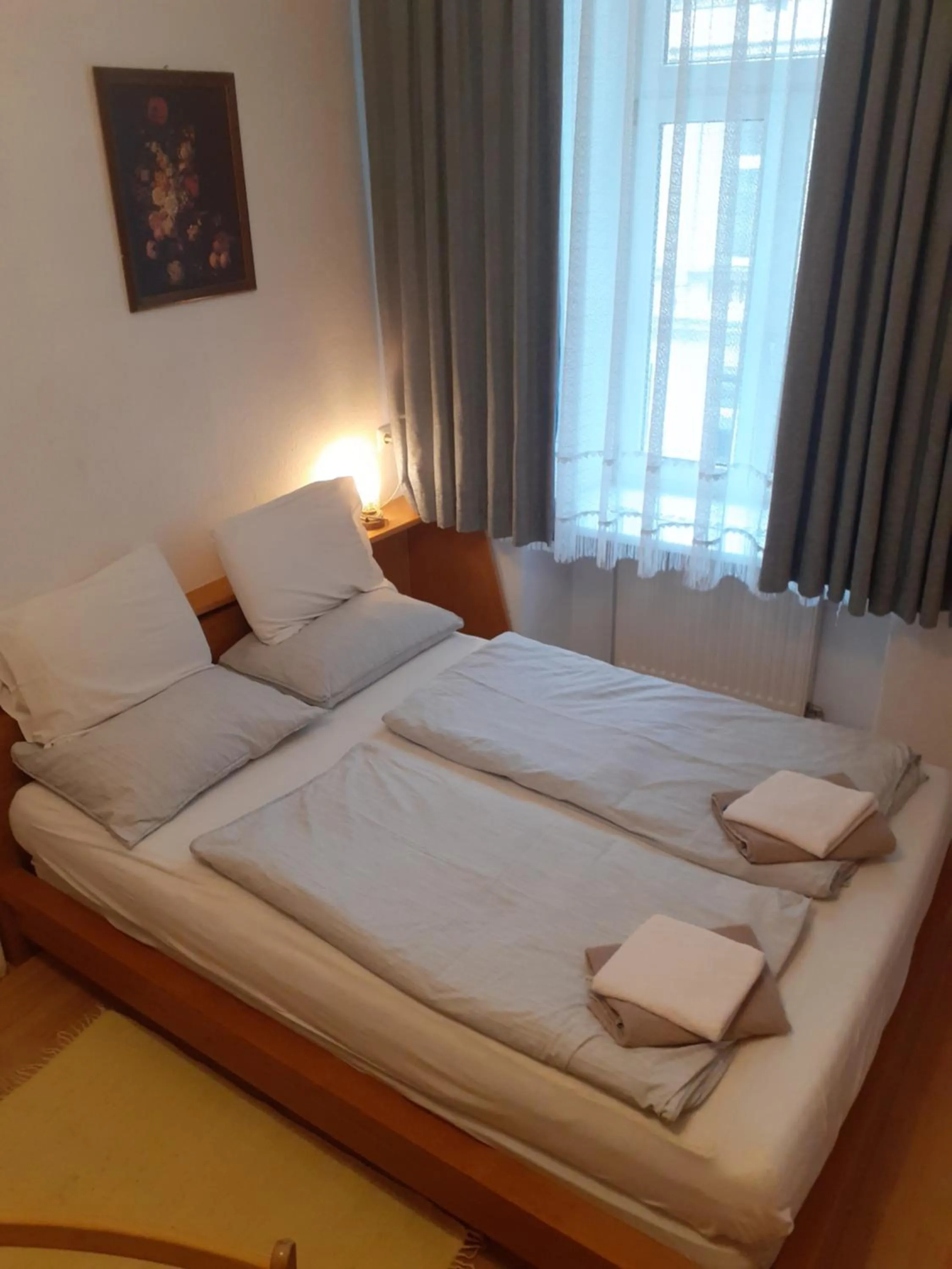 Bedroom, Bed in HappyHostel