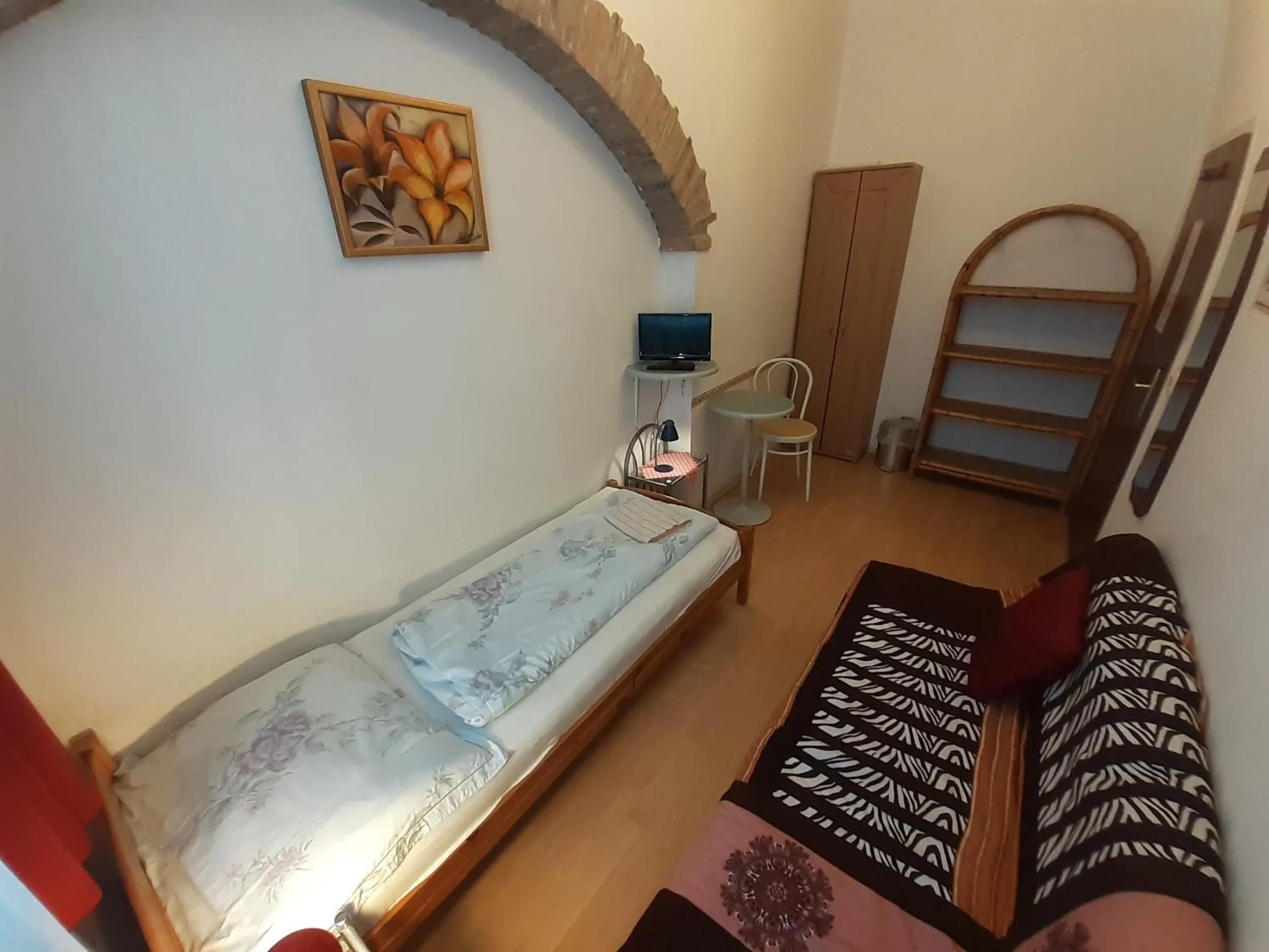 Photo of the whole room, Bed in HappyHostel