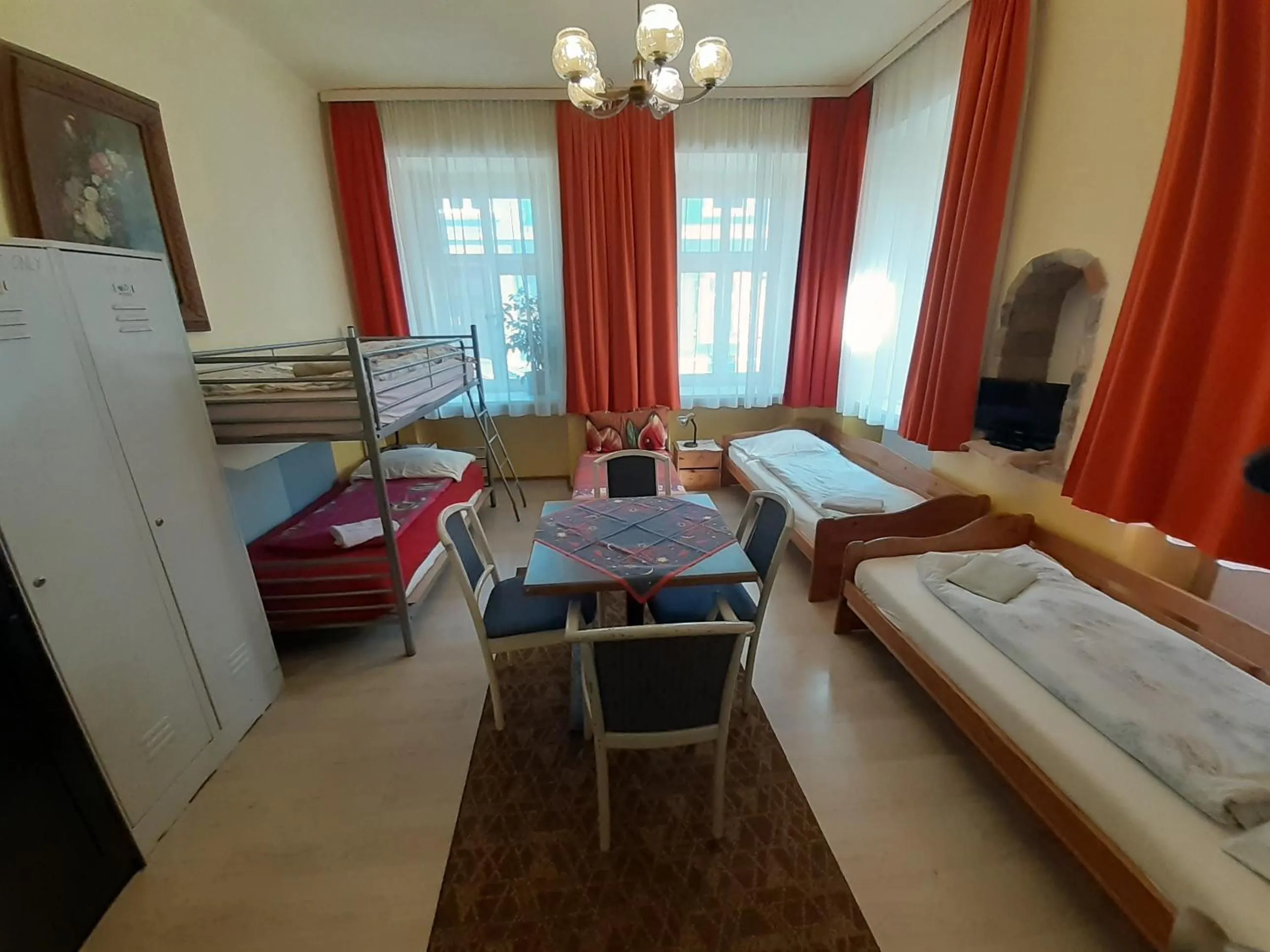 Bedroom, Bed in HappyHostel