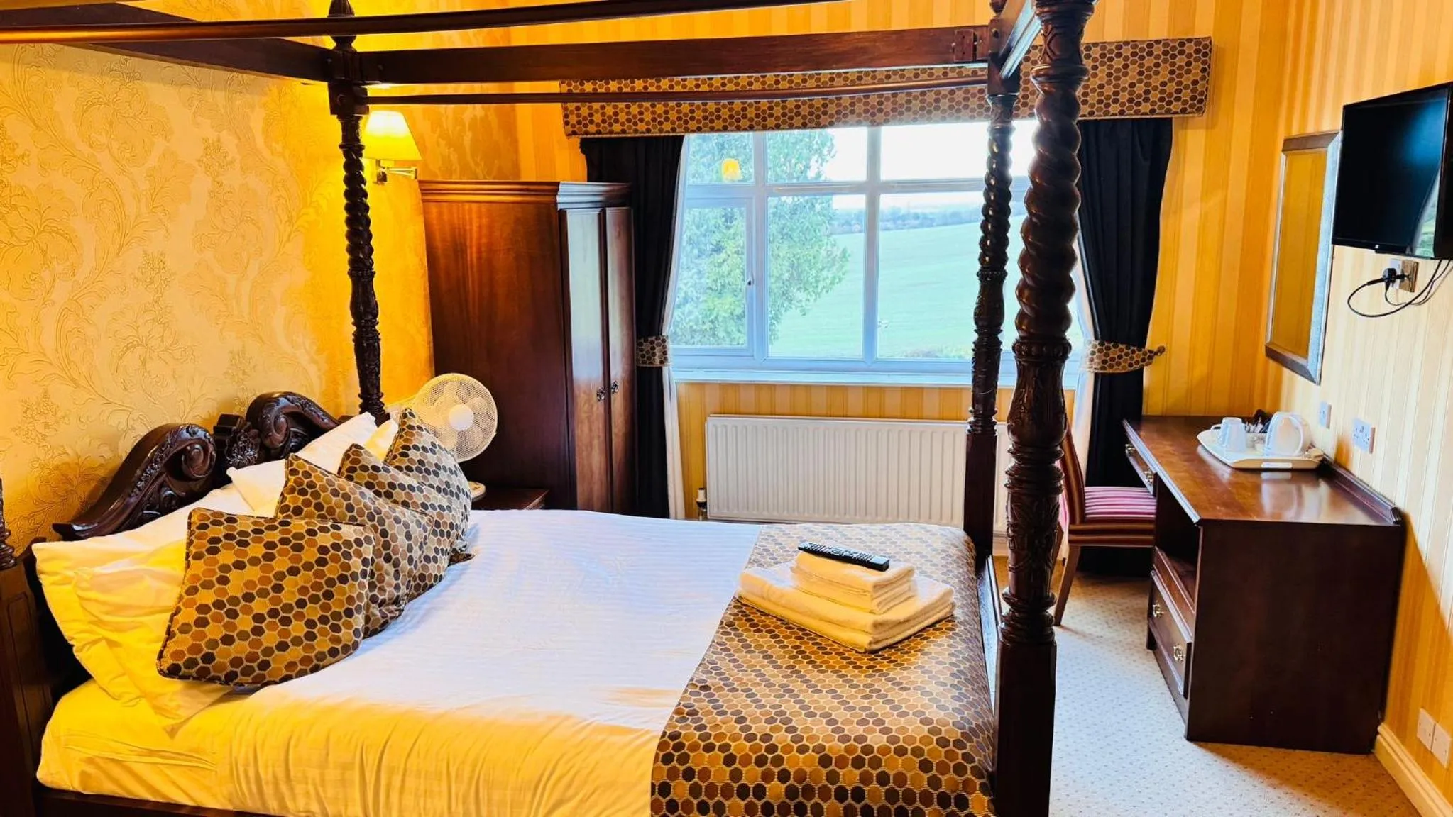 Bed in Buckatree Hall Hotel