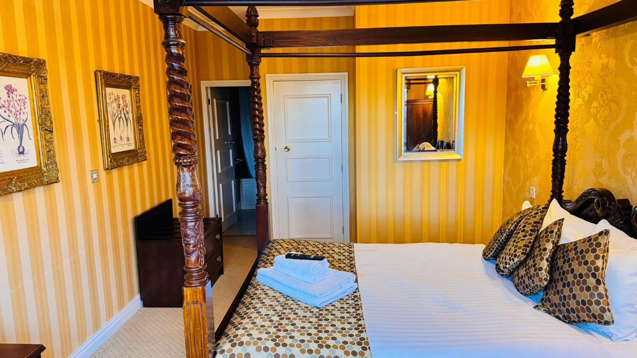 Bed in Buckatree Hall Hotel