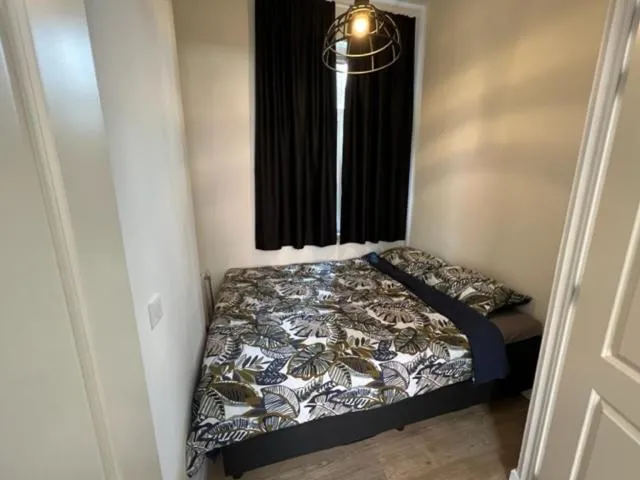 Bedroom, Bed in Rotterdam Inn