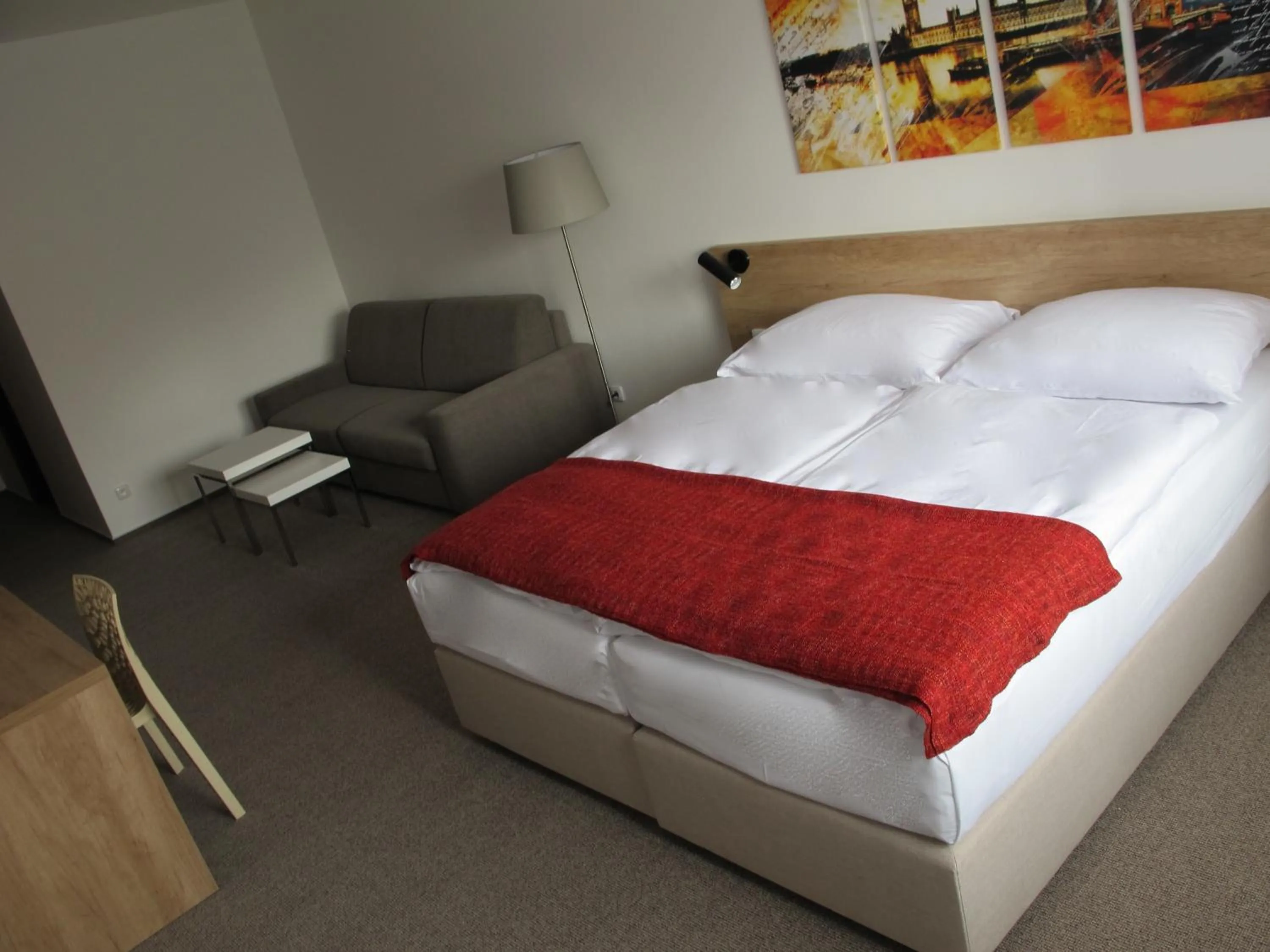 Bedroom, Bed in Hotel Kapitol