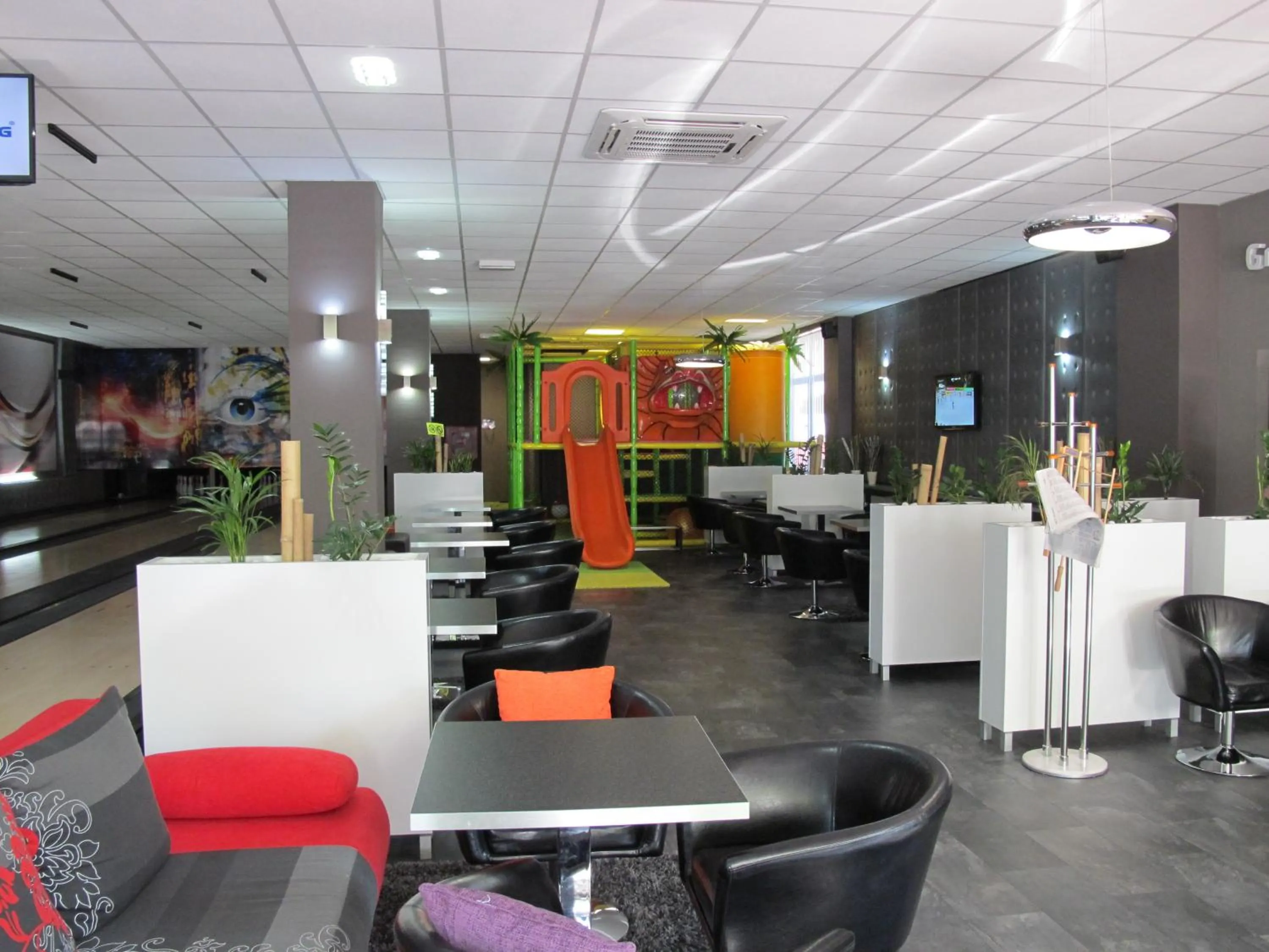 Restaurant/places to eat in Hotel Kapitol