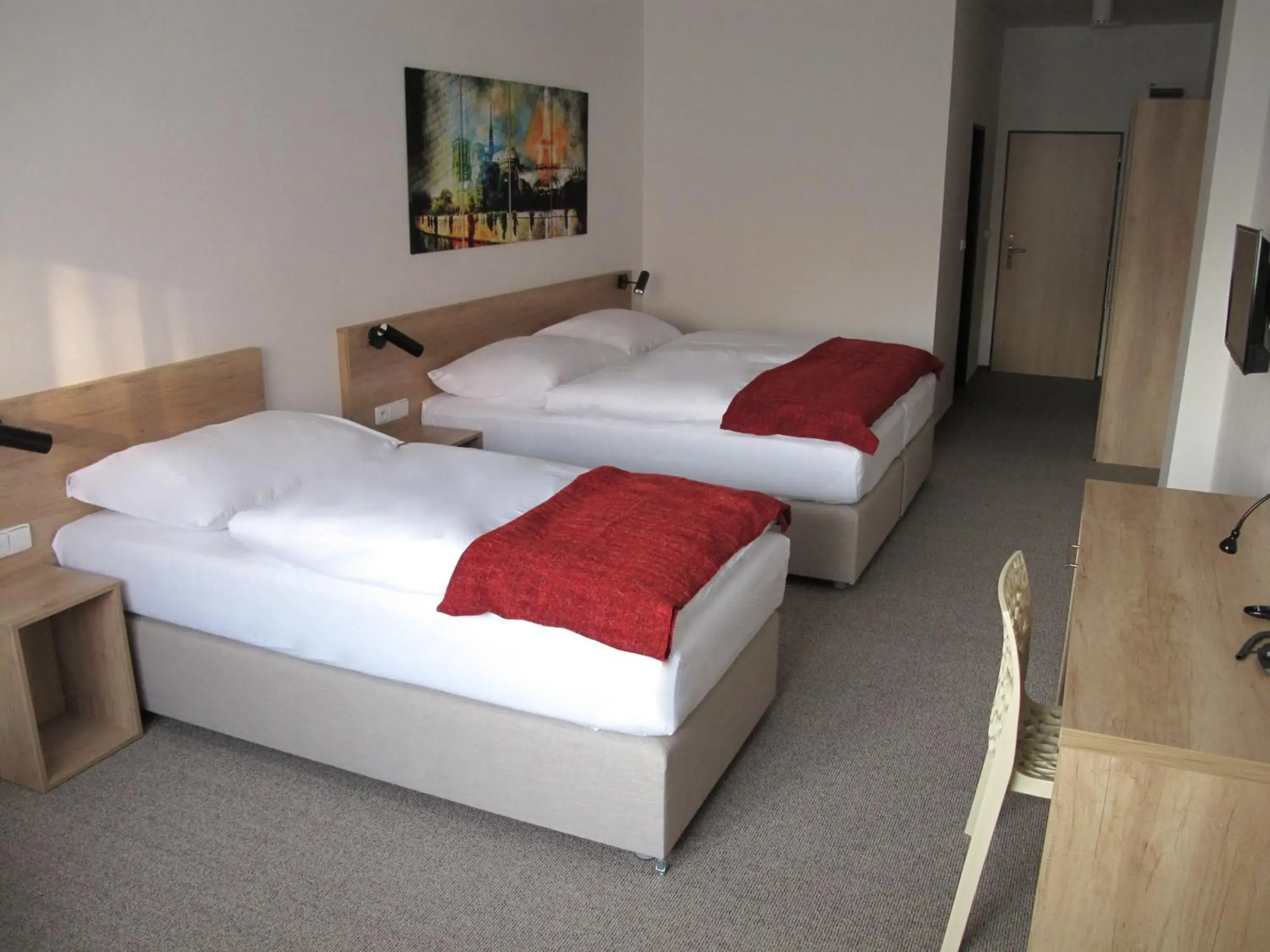 Triple Room with Bathroom in Hotel Kapitol Triple Room with Bathroom in Hotel Kapitol