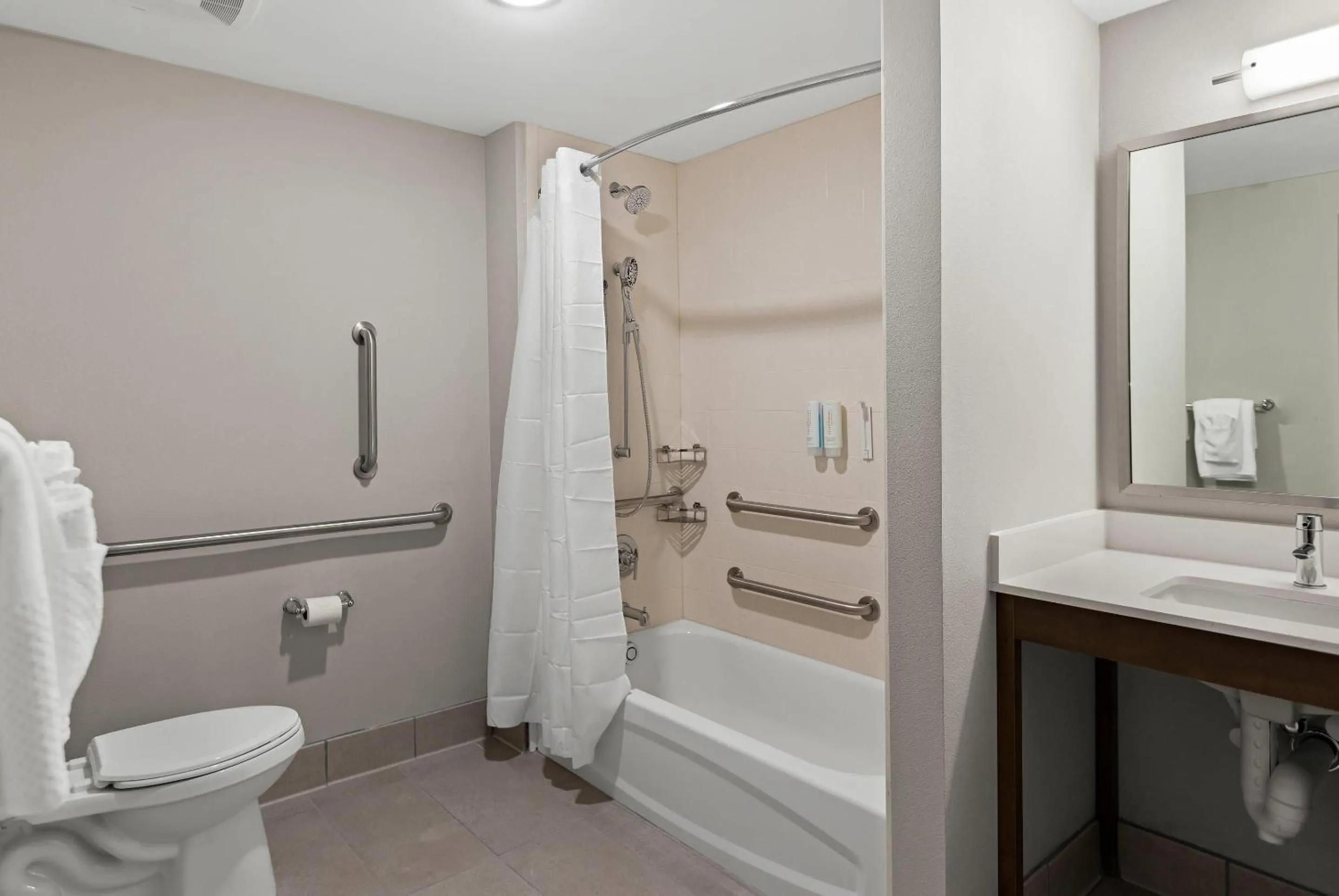 Bedroom in MainStay Suites Gatlinburg Downtown Area