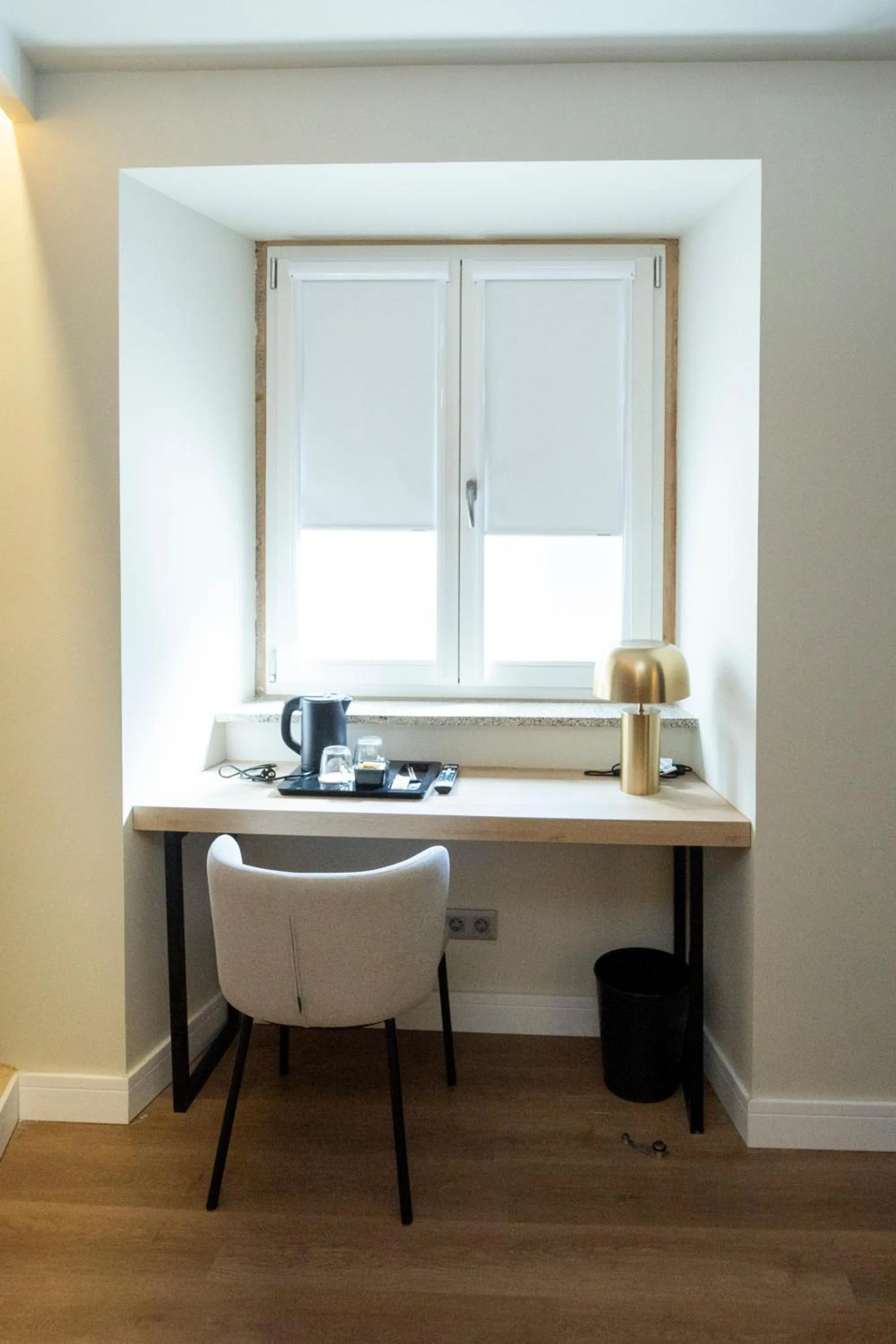 Text overlay in HOTEL CORONA DE PADRÓN