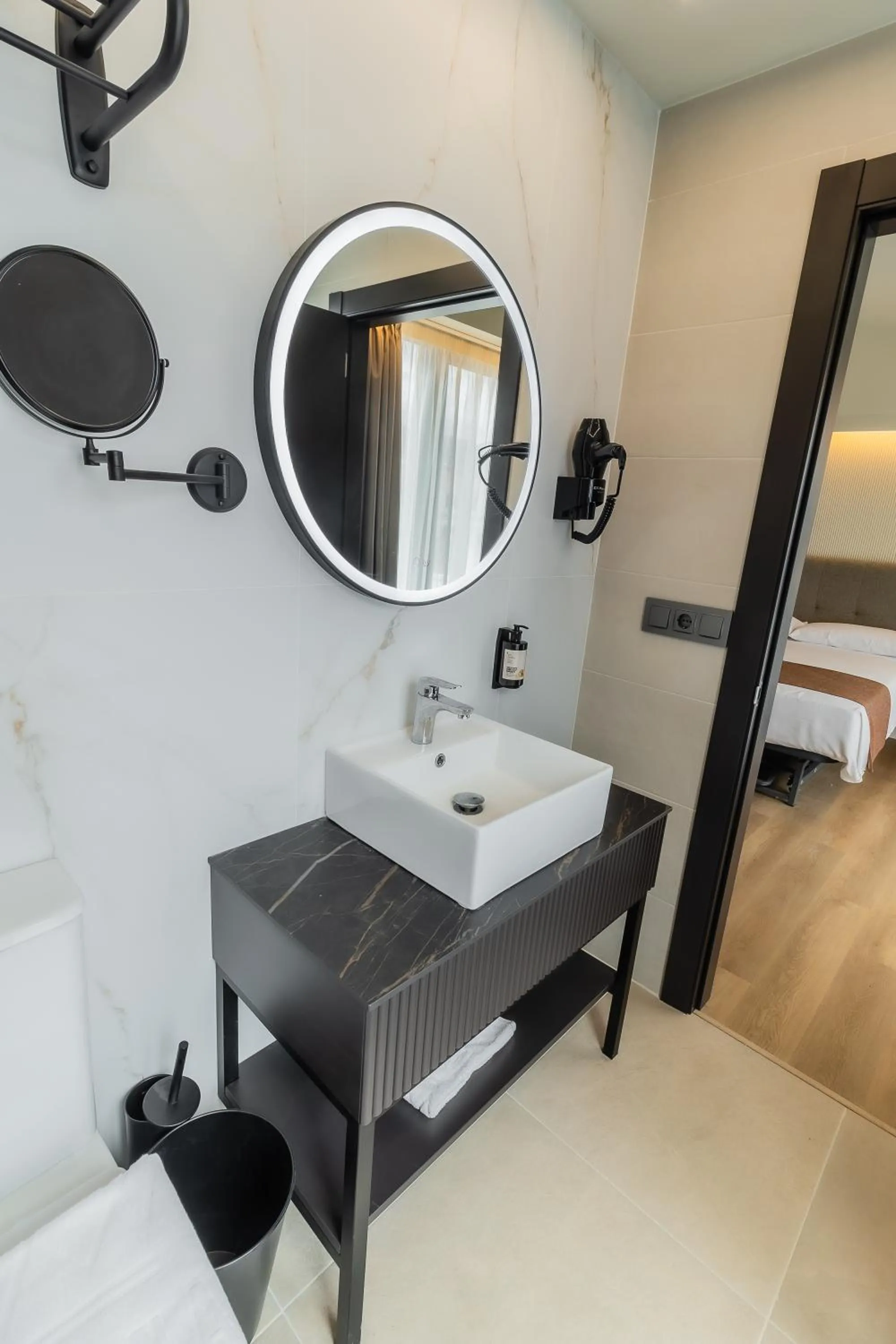 Bathroom in HOTEL CORONA DE PADRÓN