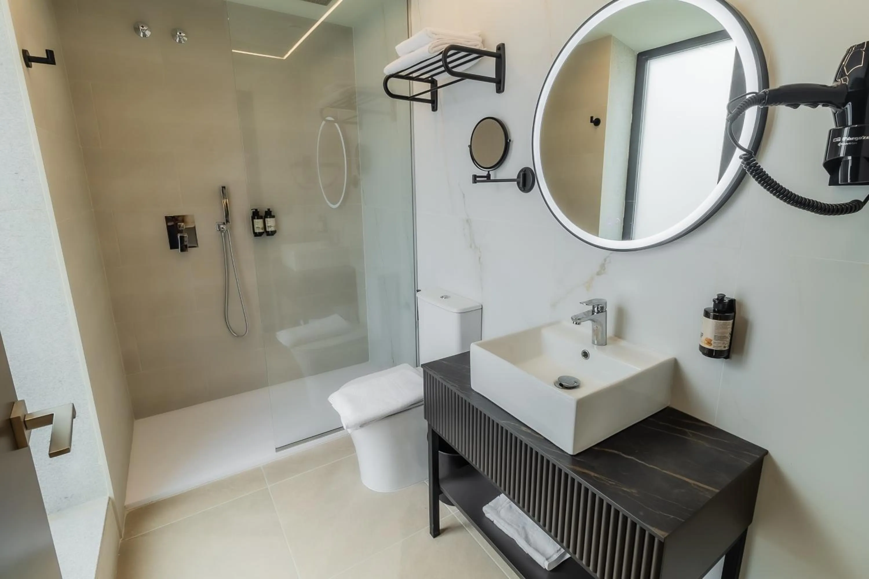 Bathroom in HOTEL CORONA DE PADRÓN