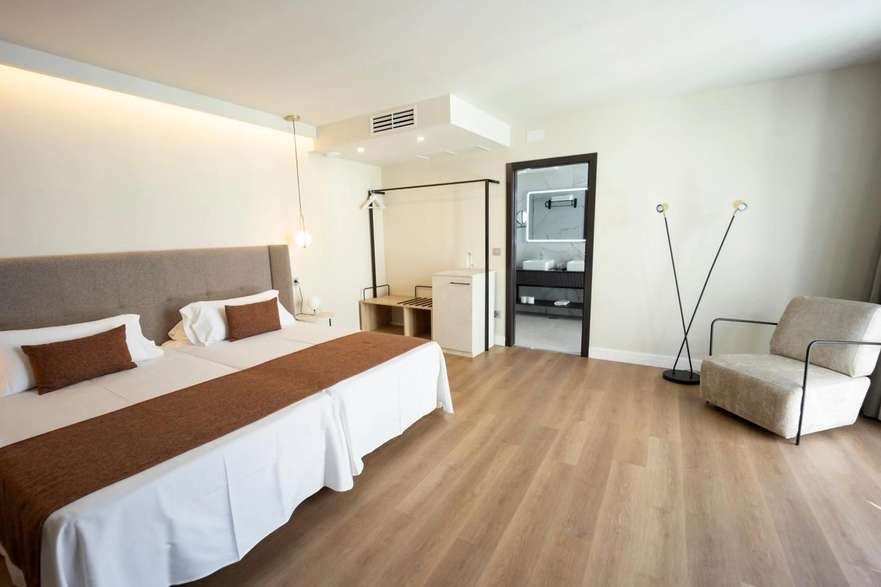 Bed in HOTEL CORONA DE PADRÓN