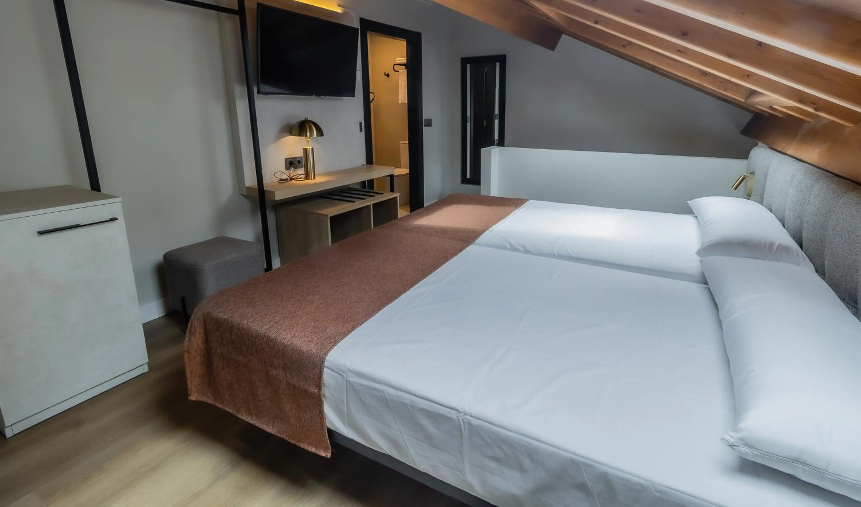 Bed in HOTEL CORONA DE PADRÓN