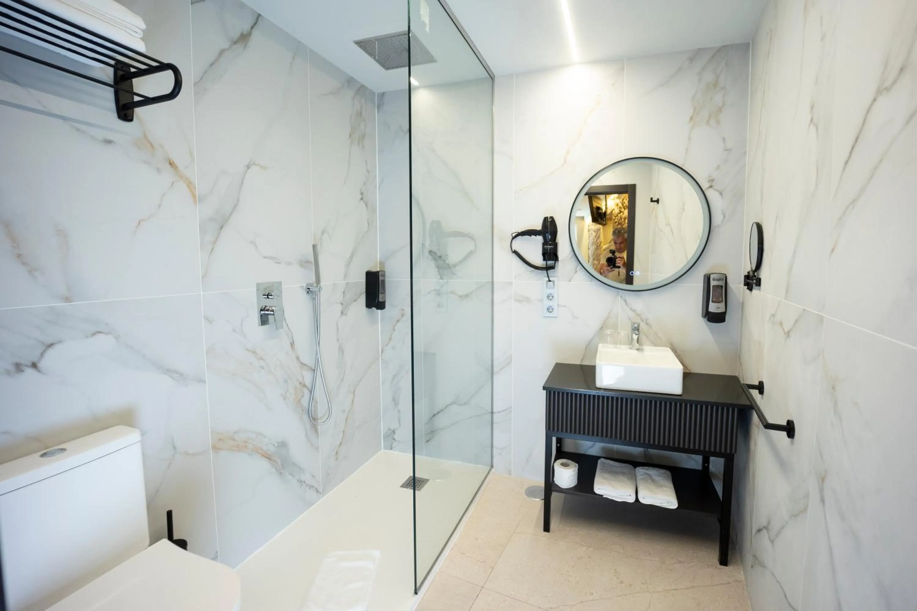 Bathroom in HOTEL CORONA DE PADRÓN