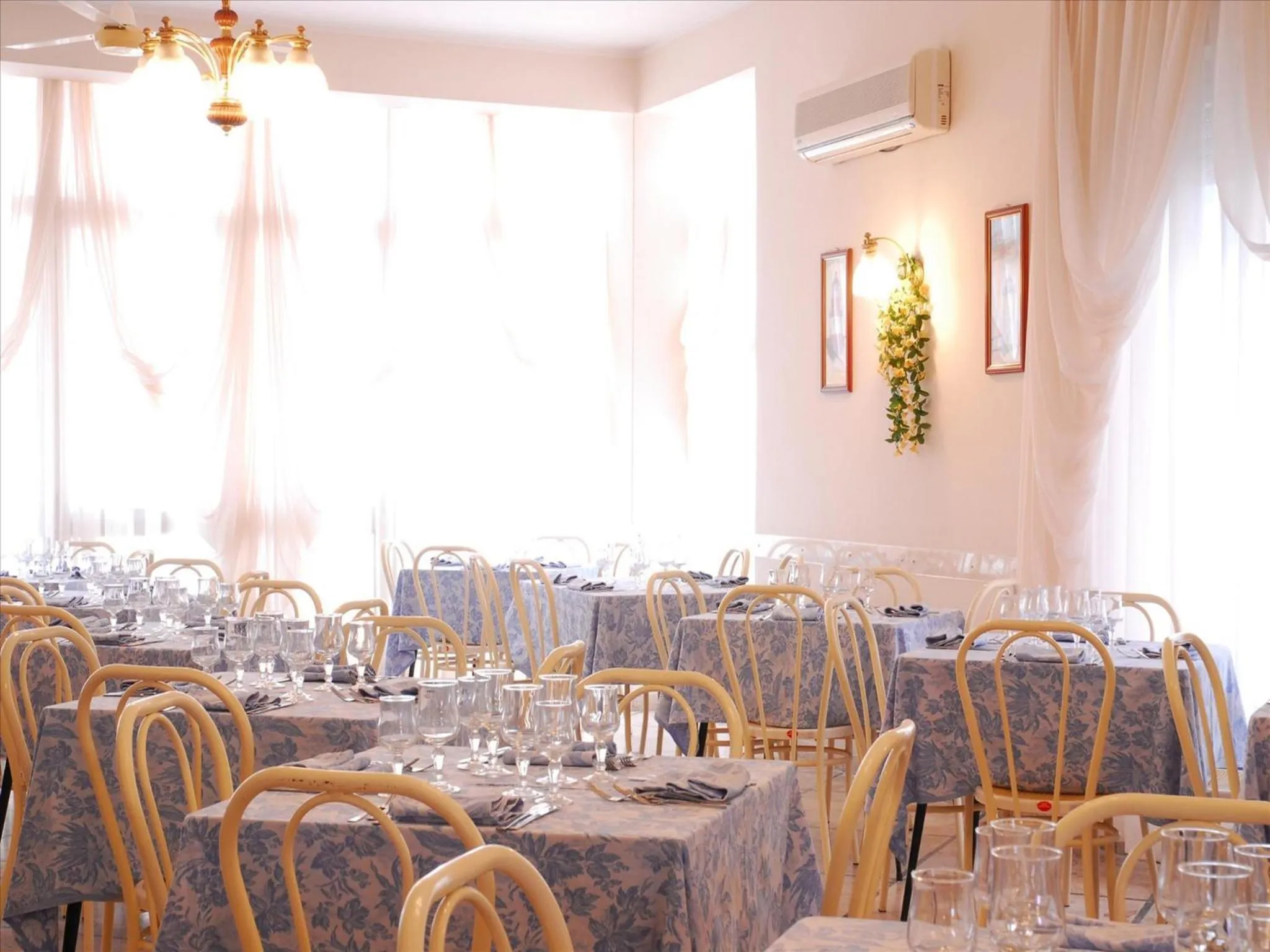 Restaurant/places to eat in Hotel Veliero