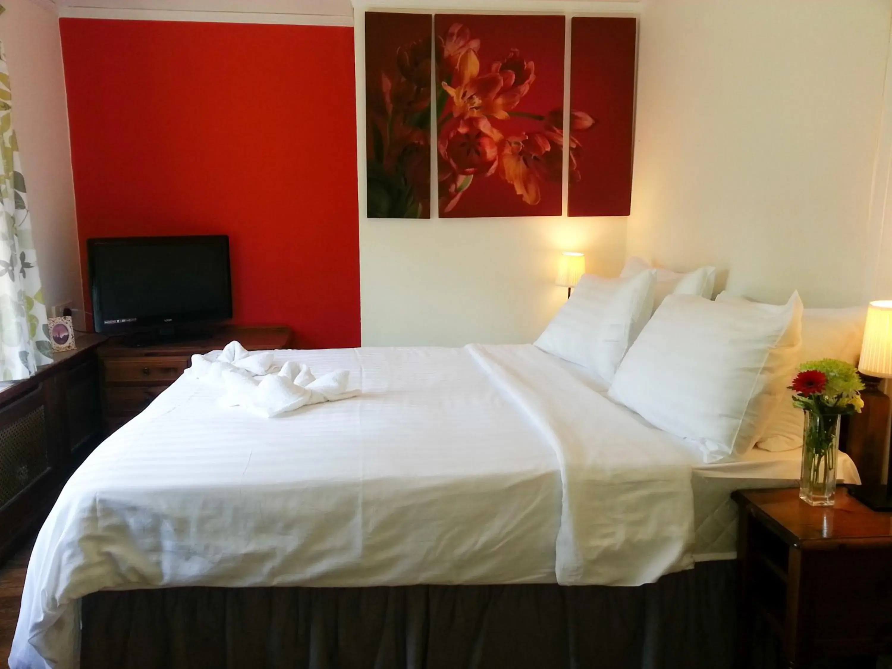 Photo of the whole room, Bed in Rosemead Guest House Photo of the whole room, Bed in Rosemead Guest House