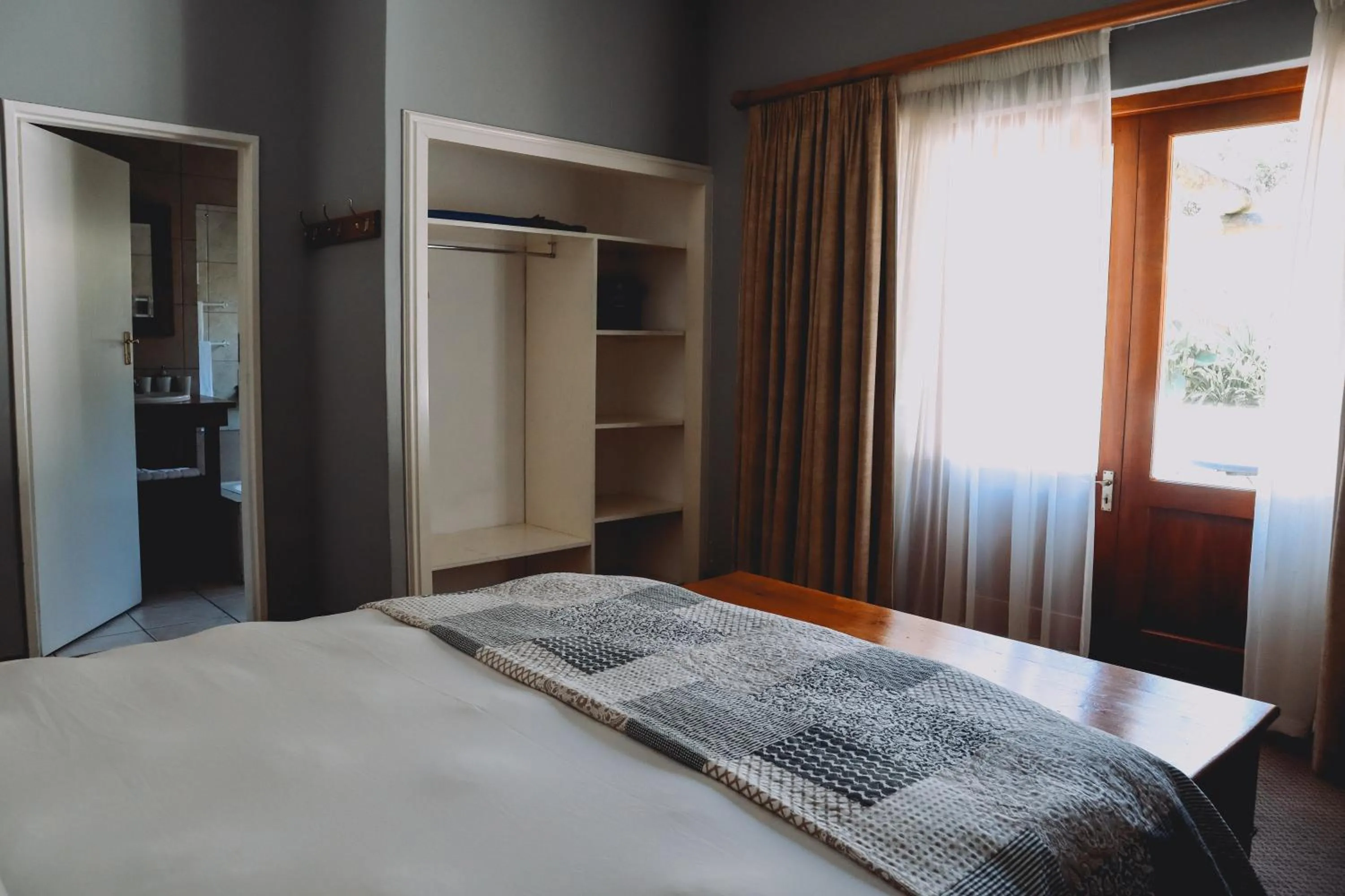 Bed in Assegaaibosch Country Lodge