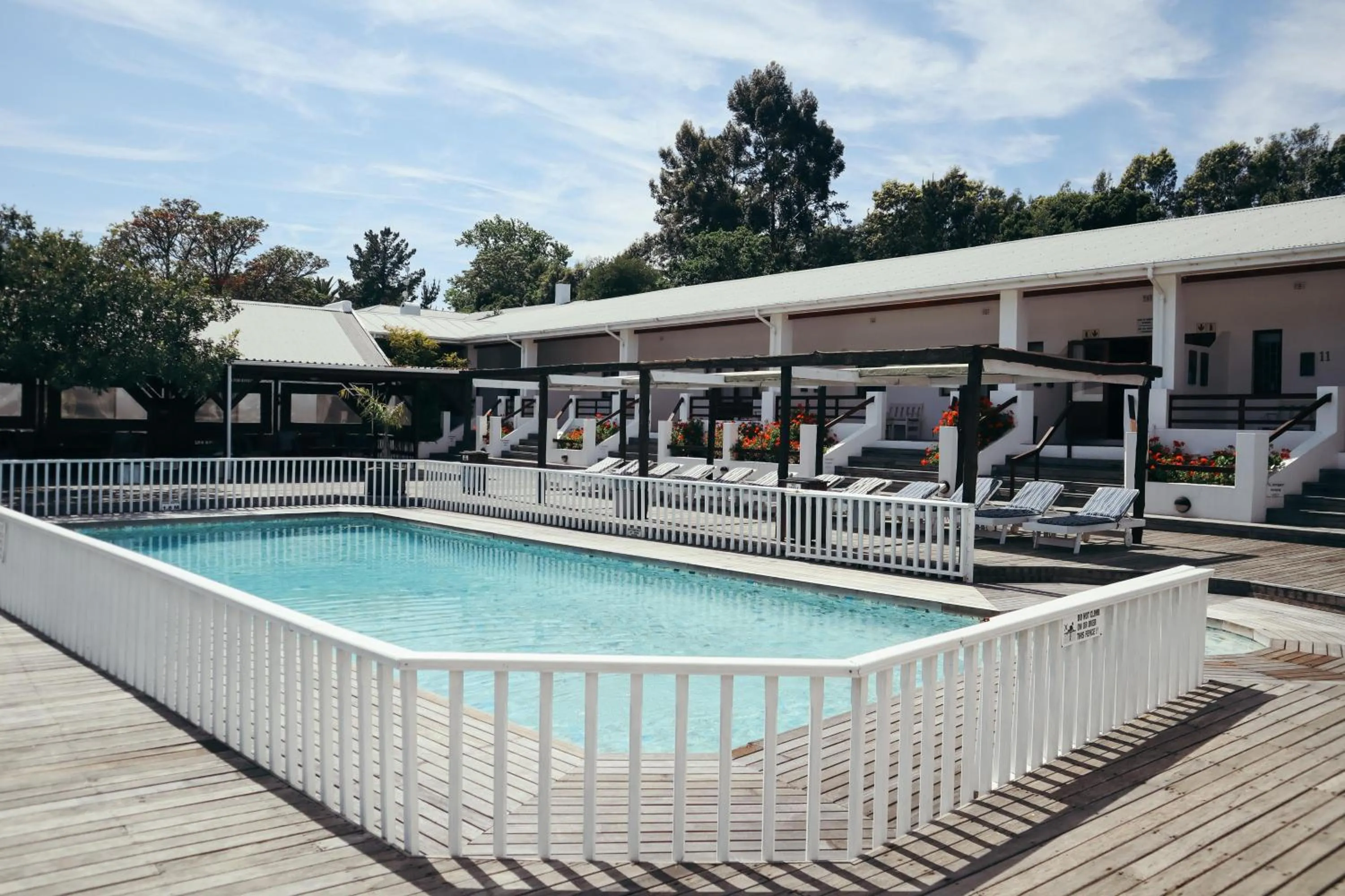 Swimming pool in Assegaaibosch Country Lodge
