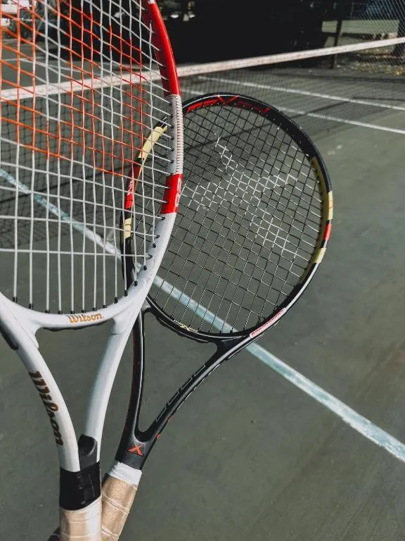 Tennis court in Assegaaibosch Country Lodge