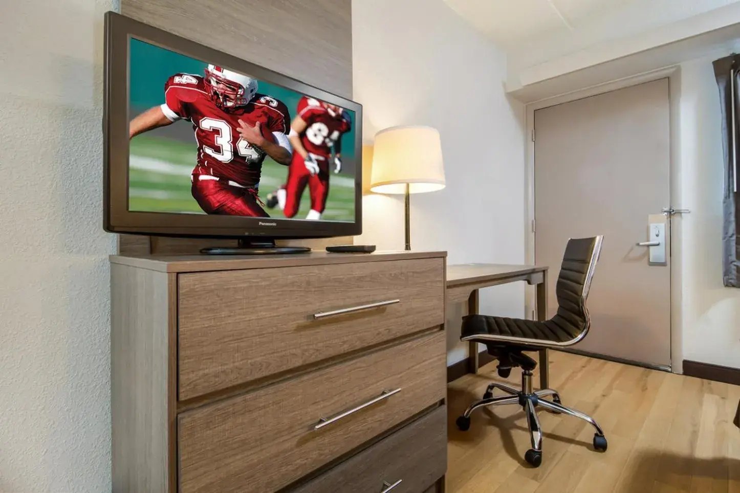 Photo of the whole room in Red Roof Inn Durham - Duke Univ Medical Center Photo of the whole room in Red Roof Inn Durham - Duke Univ Medical Center