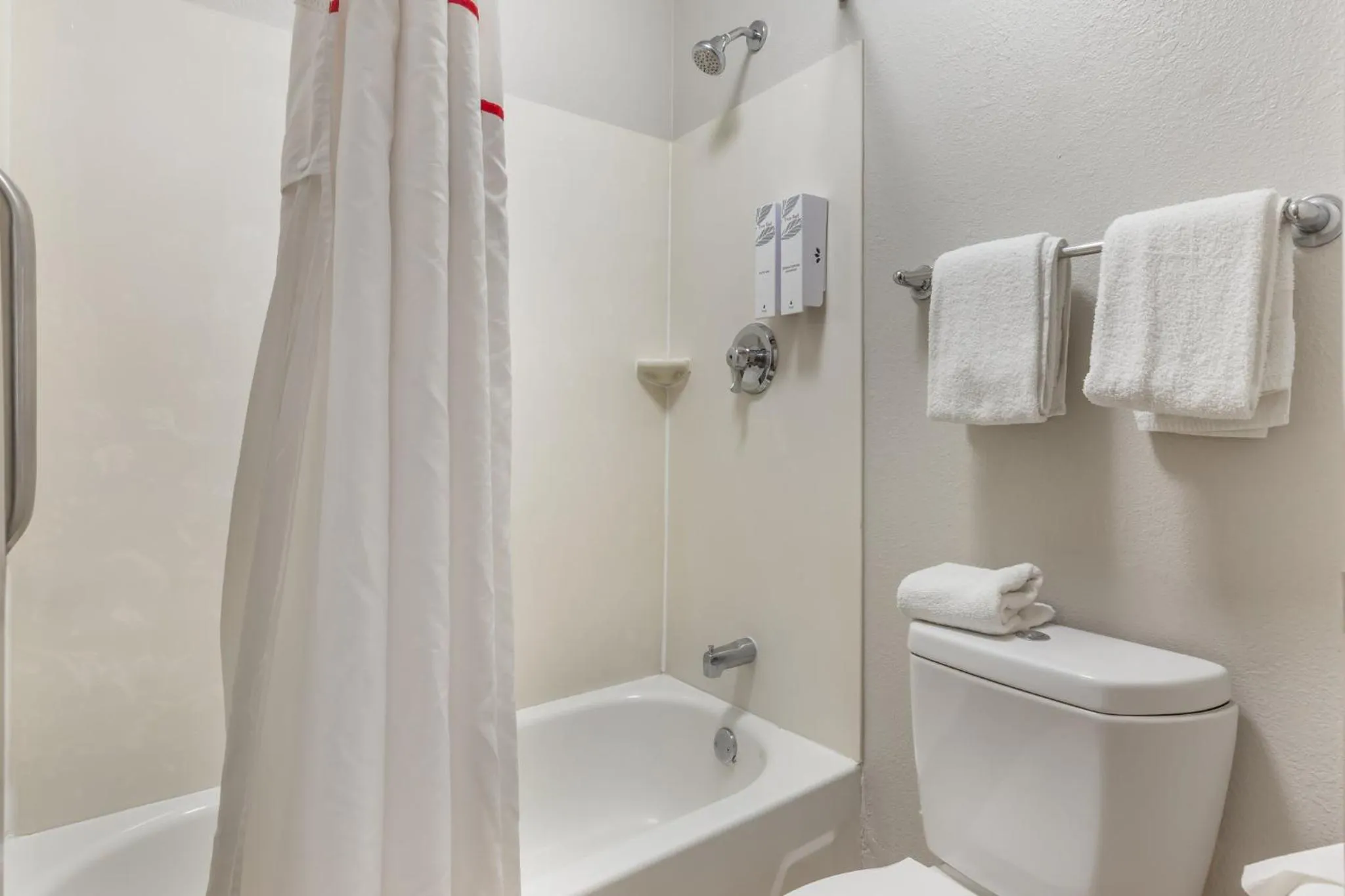 Bathroom in Red Roof Inn Durham - Duke Univ Medical Center