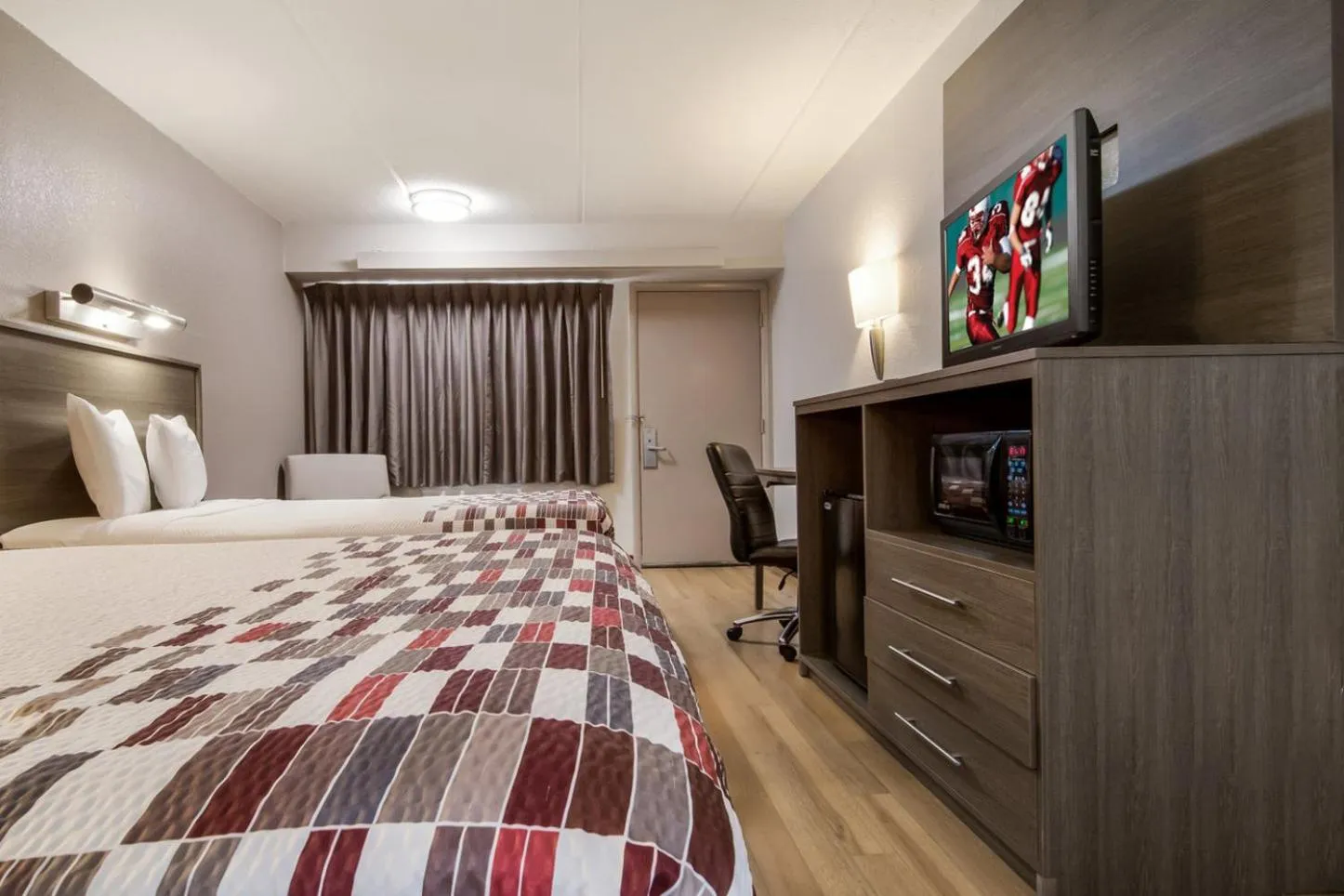 Photo of the whole room, Bed in Red Roof Inn Durham - Duke Univ Medical Center