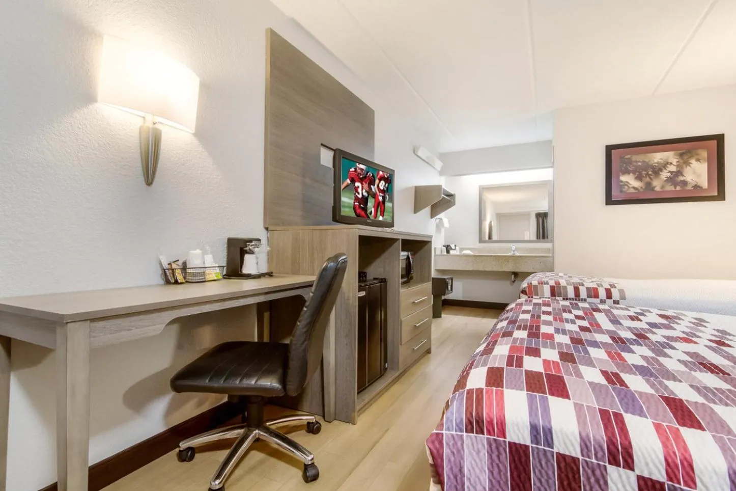 Photo of the whole room, Bed in Red Roof Inn Durham - Duke Univ Medical Center