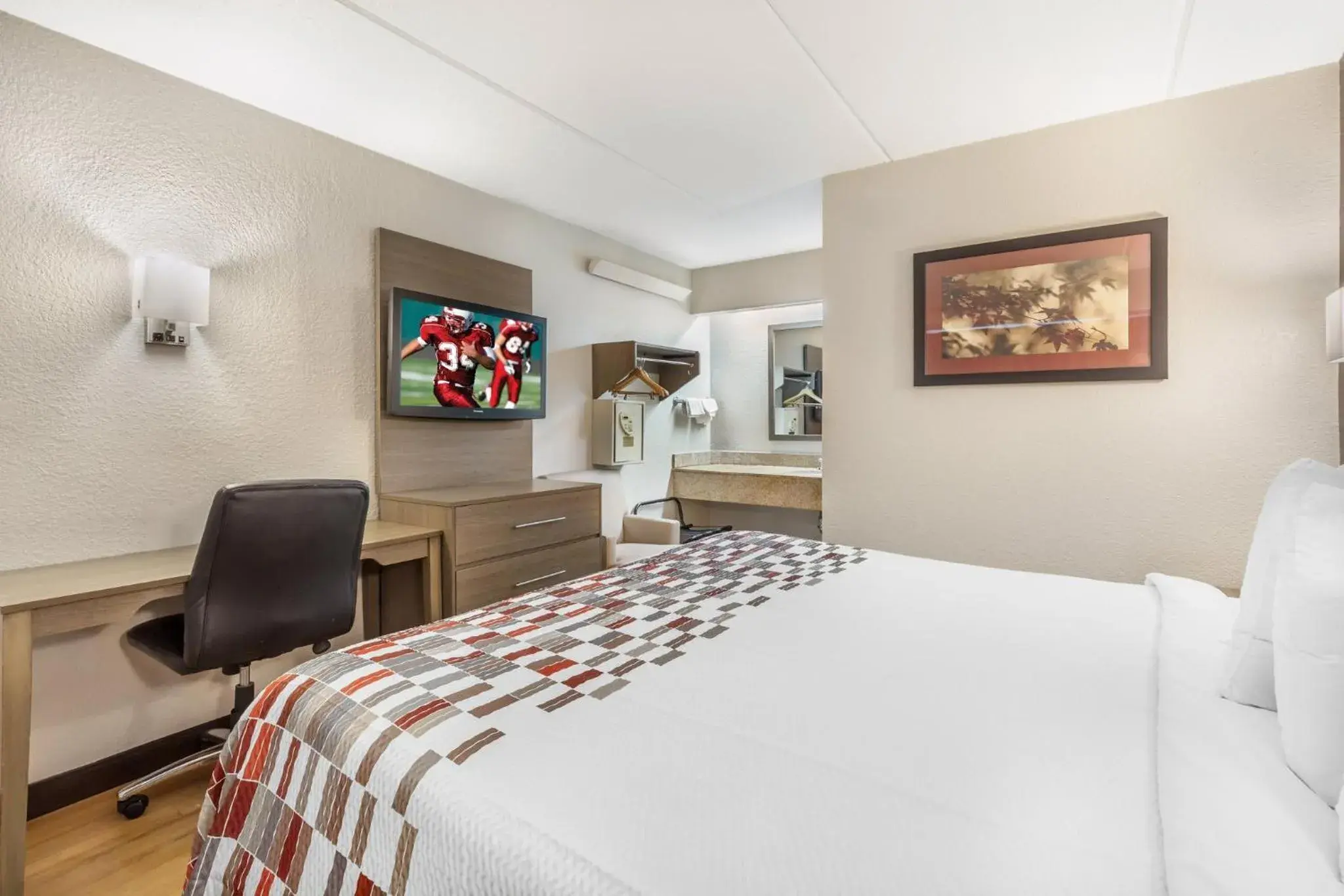 Photo of the whole room, Bed in Red Roof Inn Durham - Duke Univ Medical Center Photo of the whole room, Bed in Red Roof Inn Durham - Duke Univ Medical Center