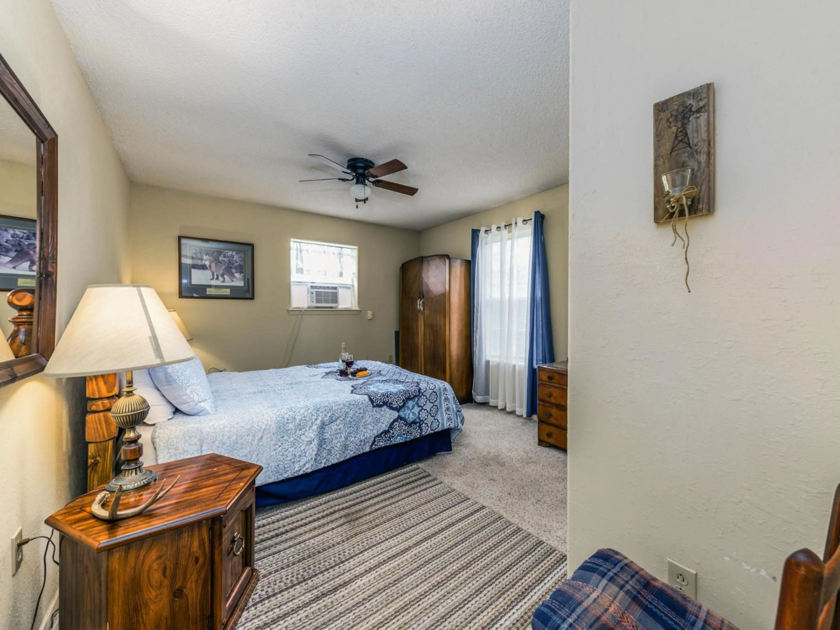 Property building, Bed in Hidden Forest Lodge