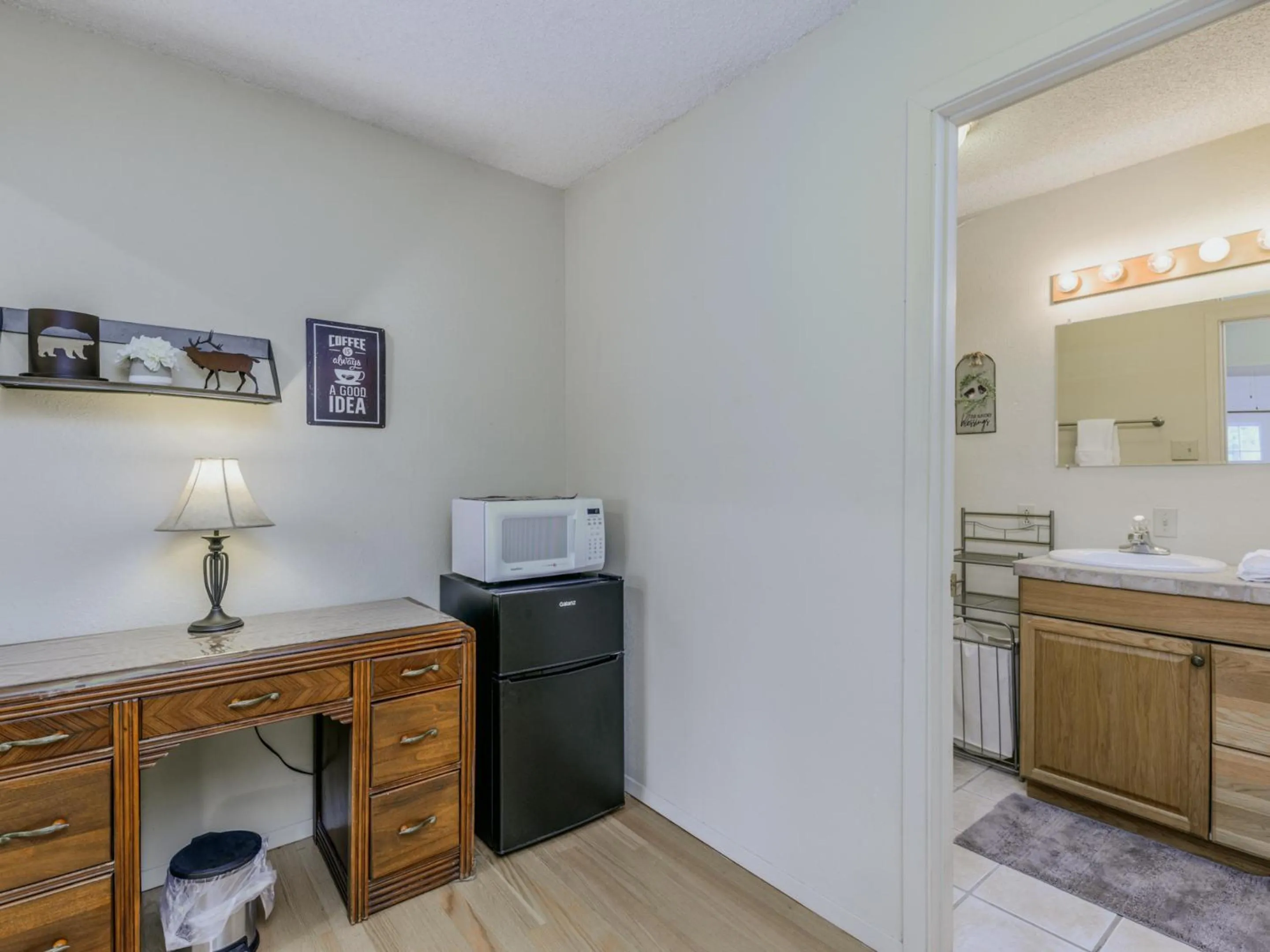 Property building in Hidden Forest Lodge