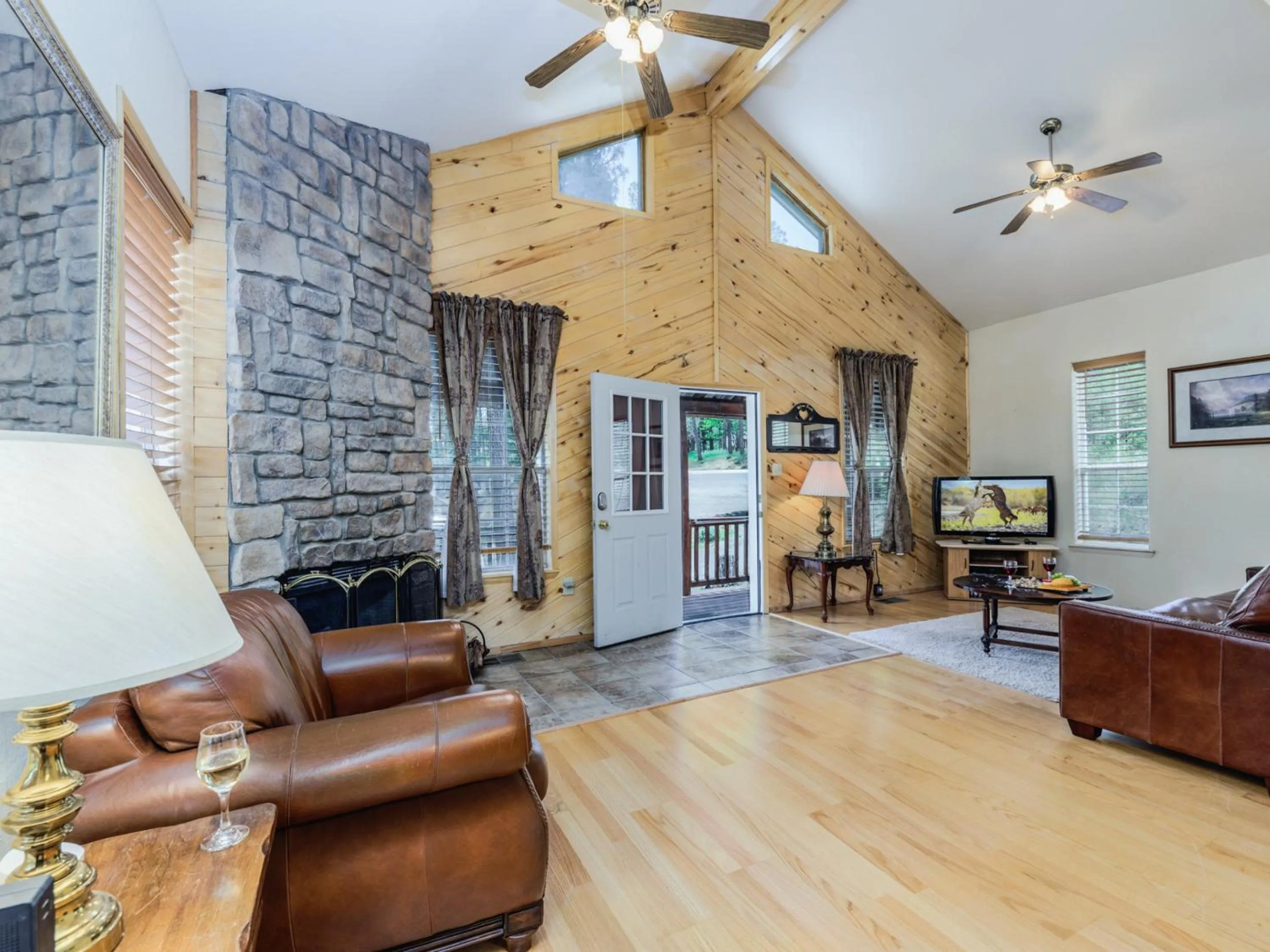 Property building in Hidden Forest Lodge