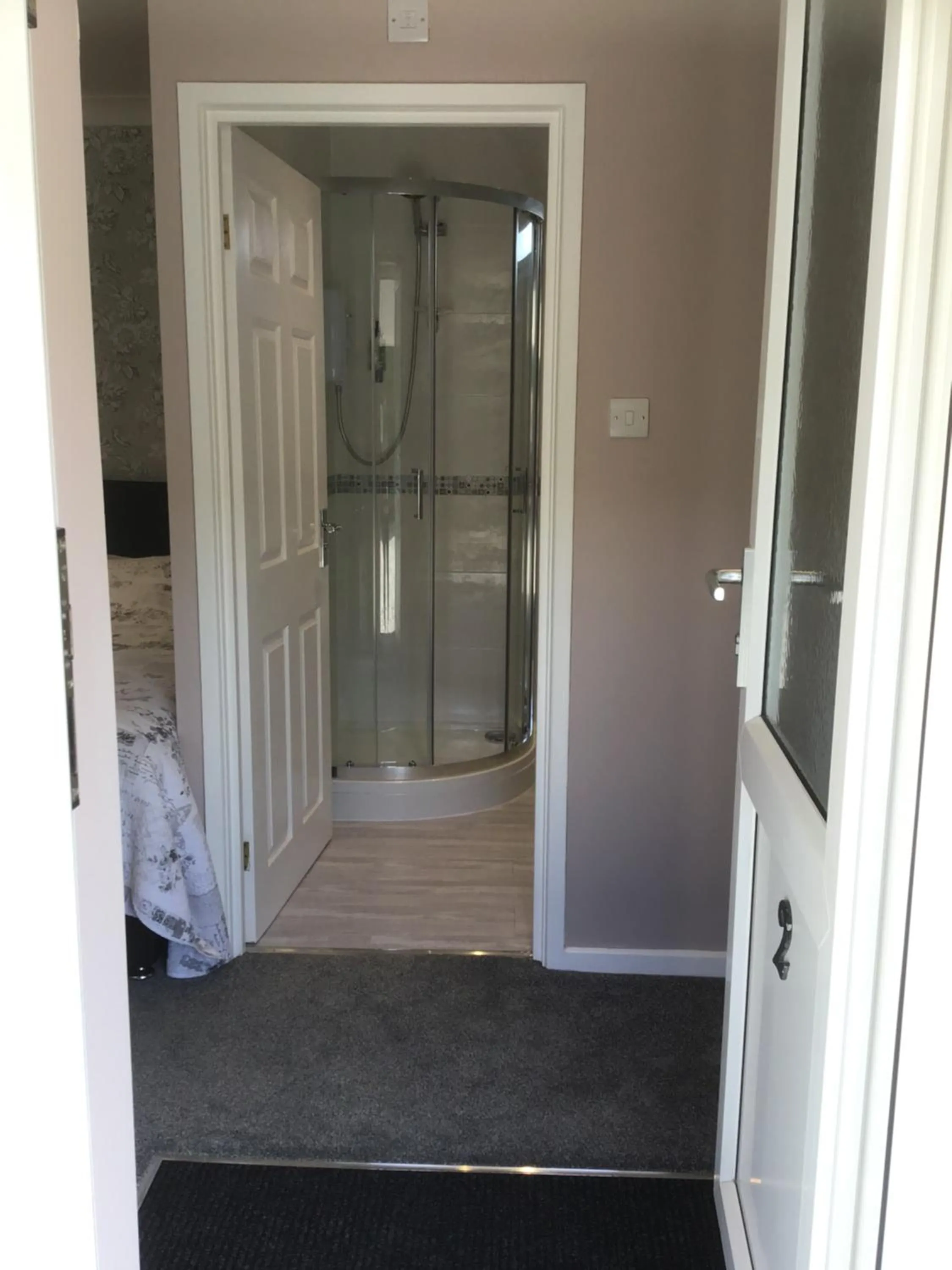 Bathroom in The New Inn Motel