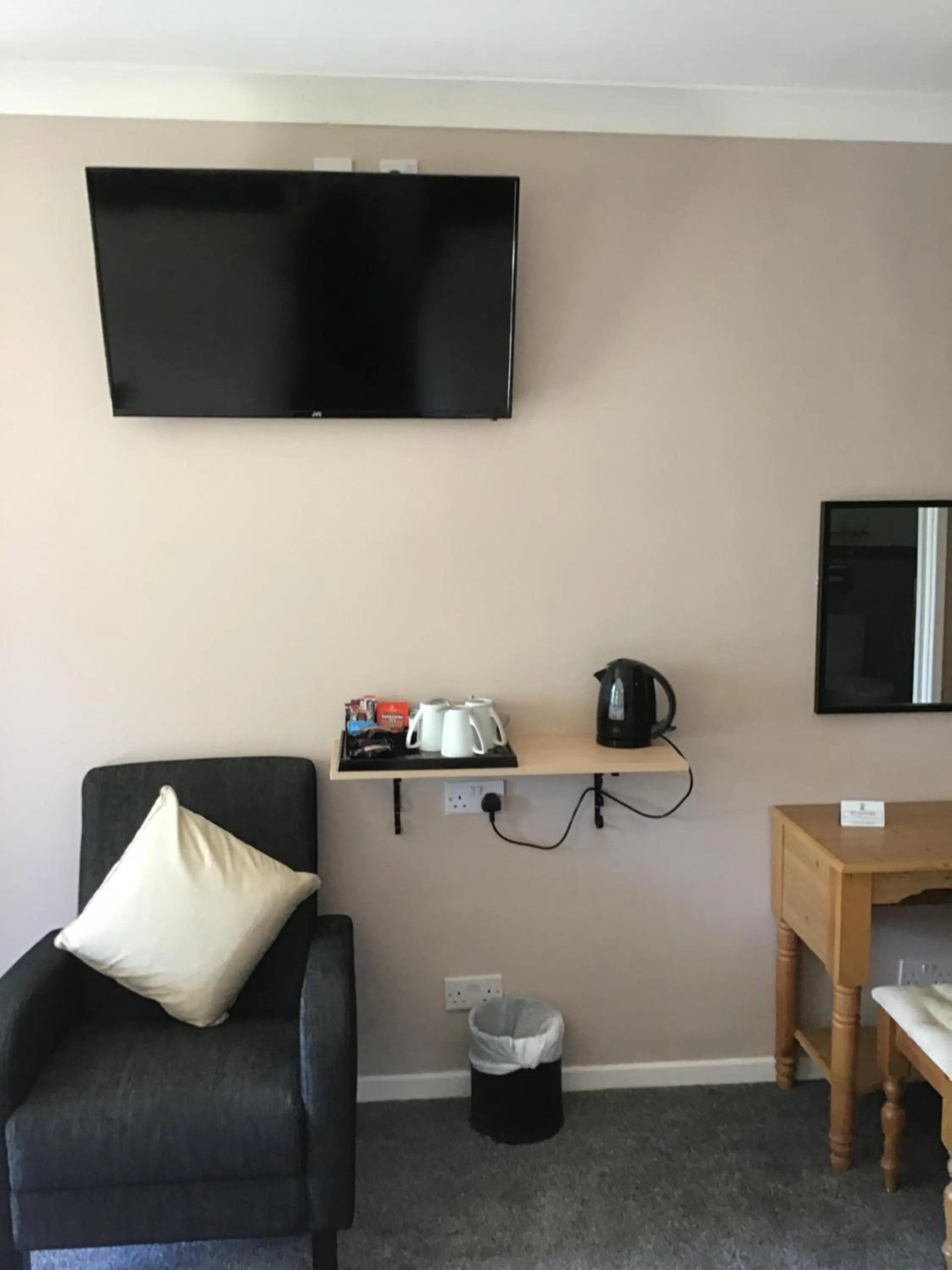 TV and multimedia in The New Inn Motel