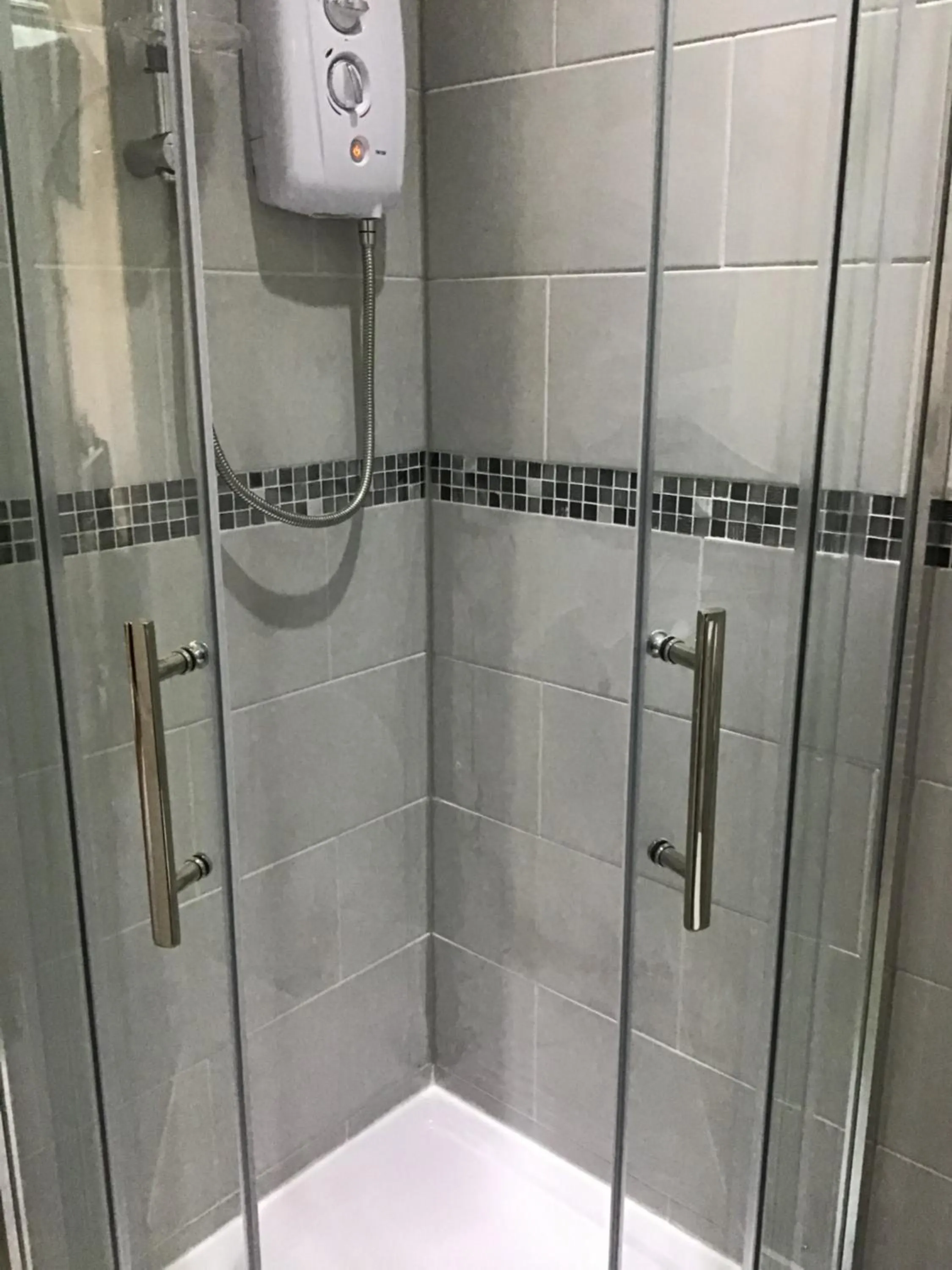 Bathroom in The New Inn Motel