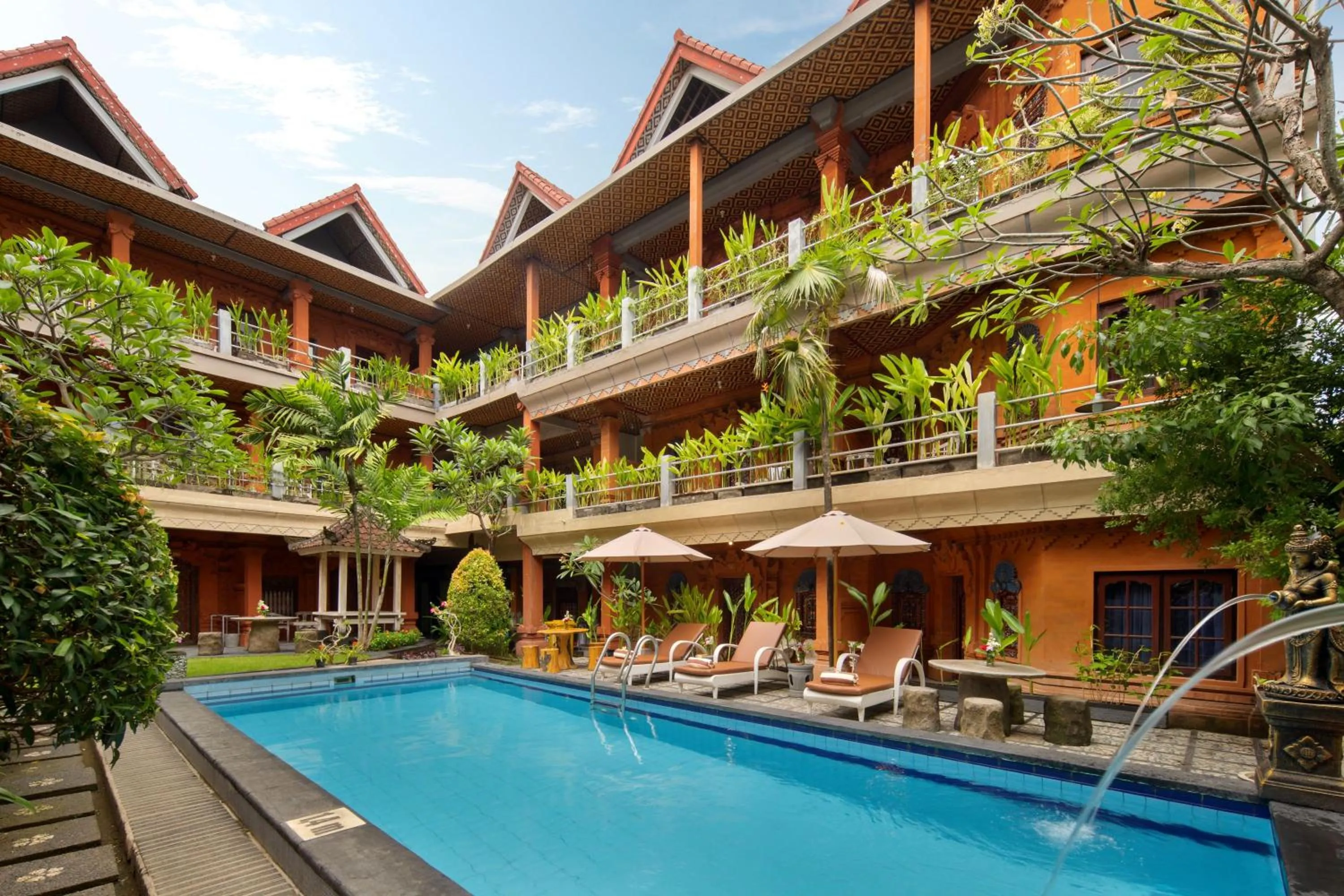 Swimming pool in Lumbung Sari Hotel Legian