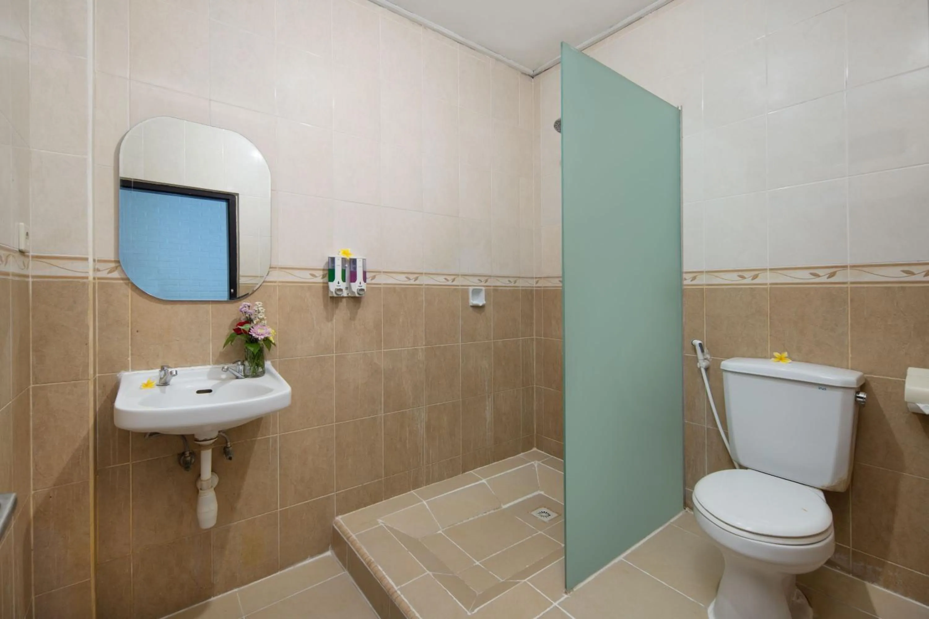 Bathroom in Lumbung Sari Hotel Legian