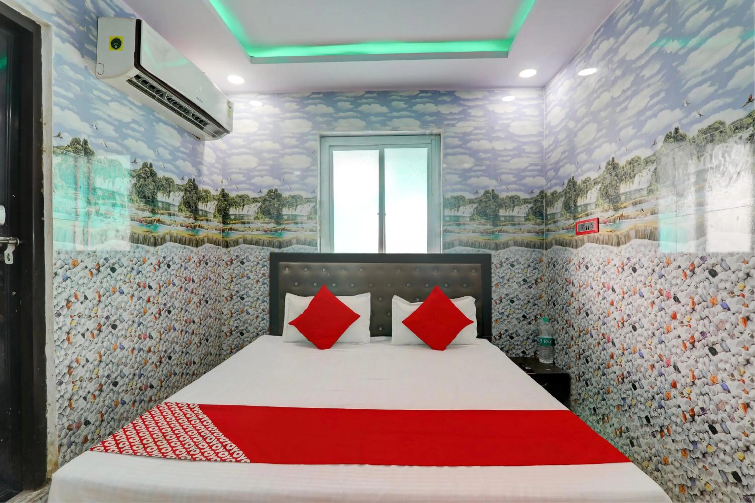 Lobby or reception, Bed in Hotel O by OYO Diamond Palace