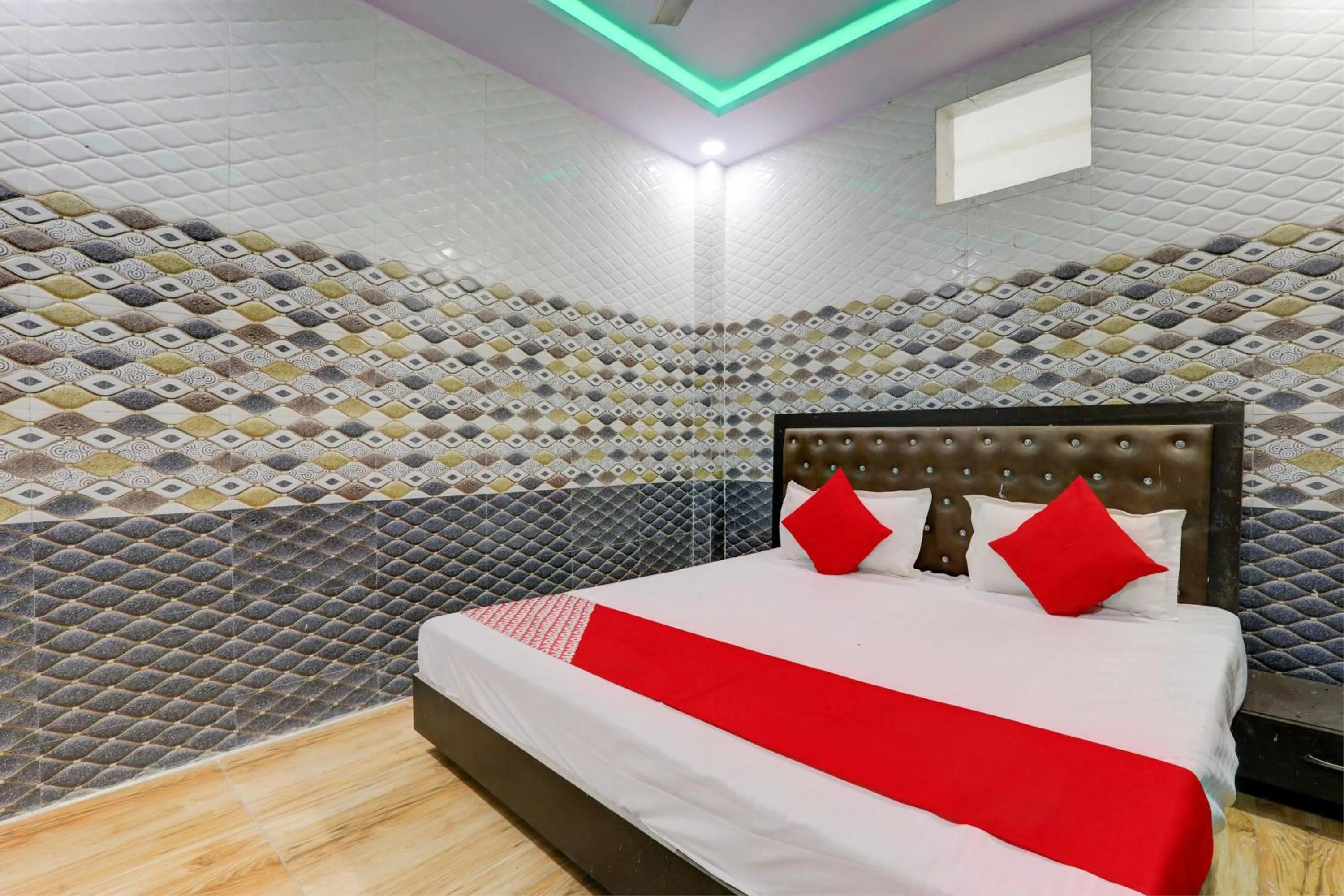 Lobby or reception, Bed in Hotel O by OYO Diamond Palace