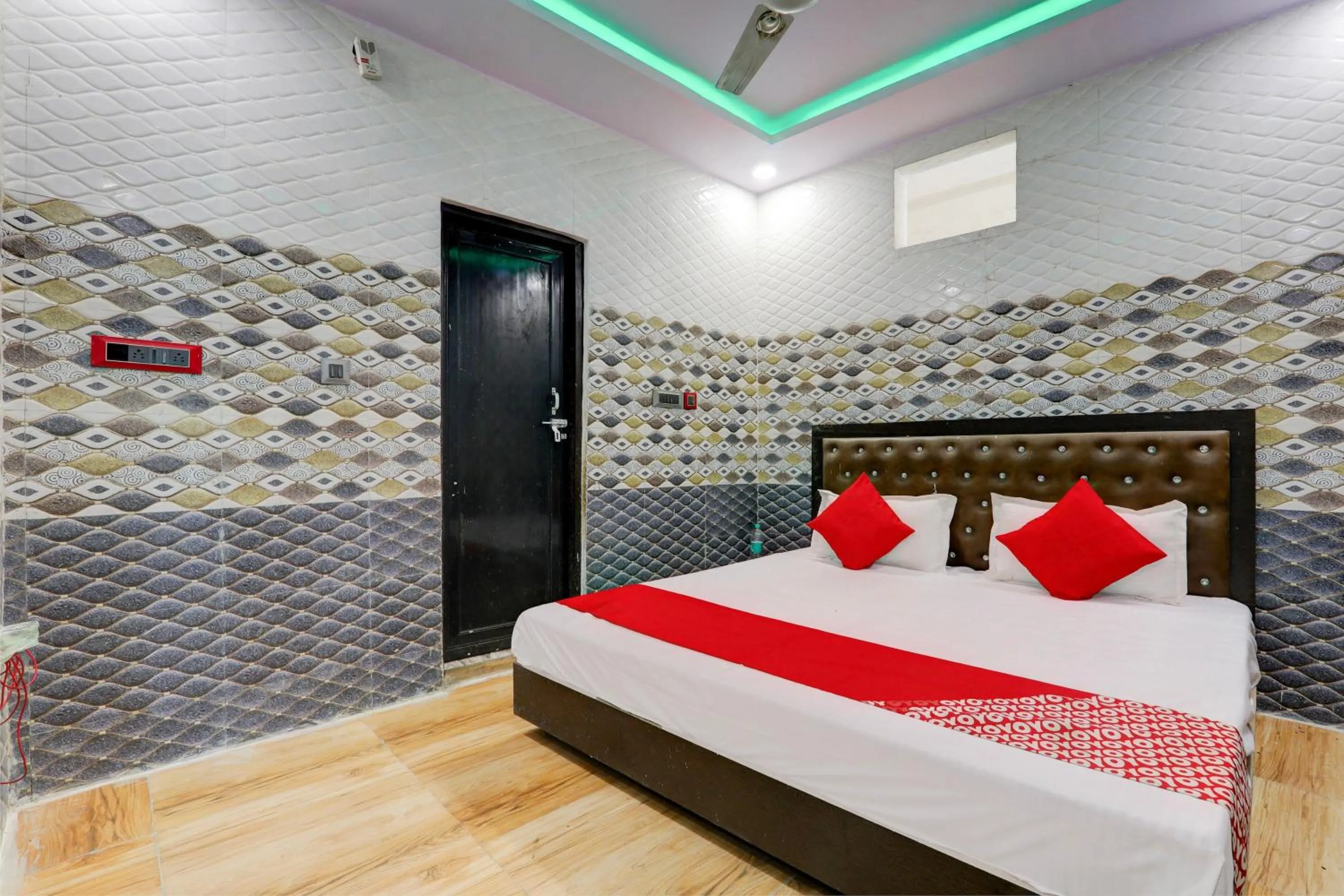 Bedroom, Bed in Hotel O by OYO Diamond Palace