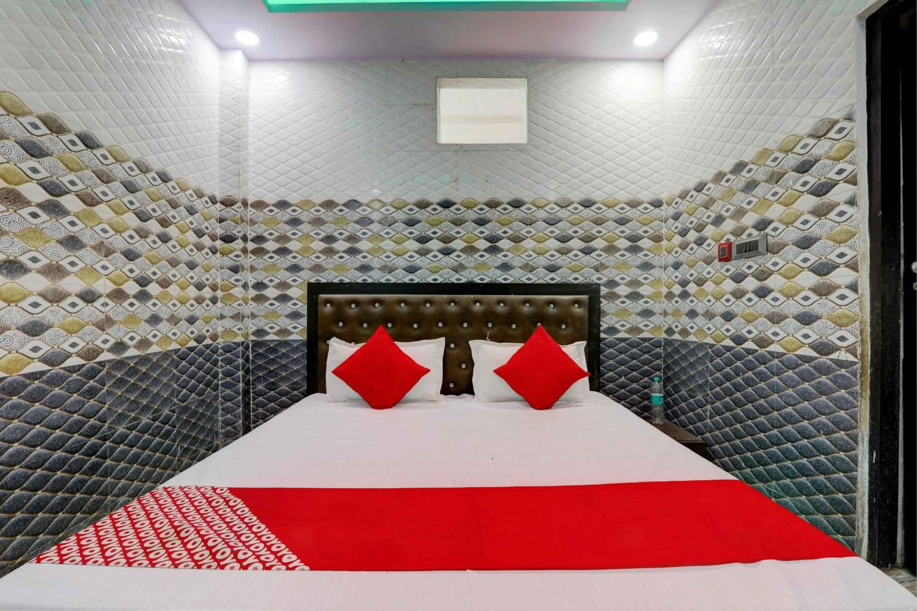 Bedroom, Bed in Hotel O by OYO Diamond Palace