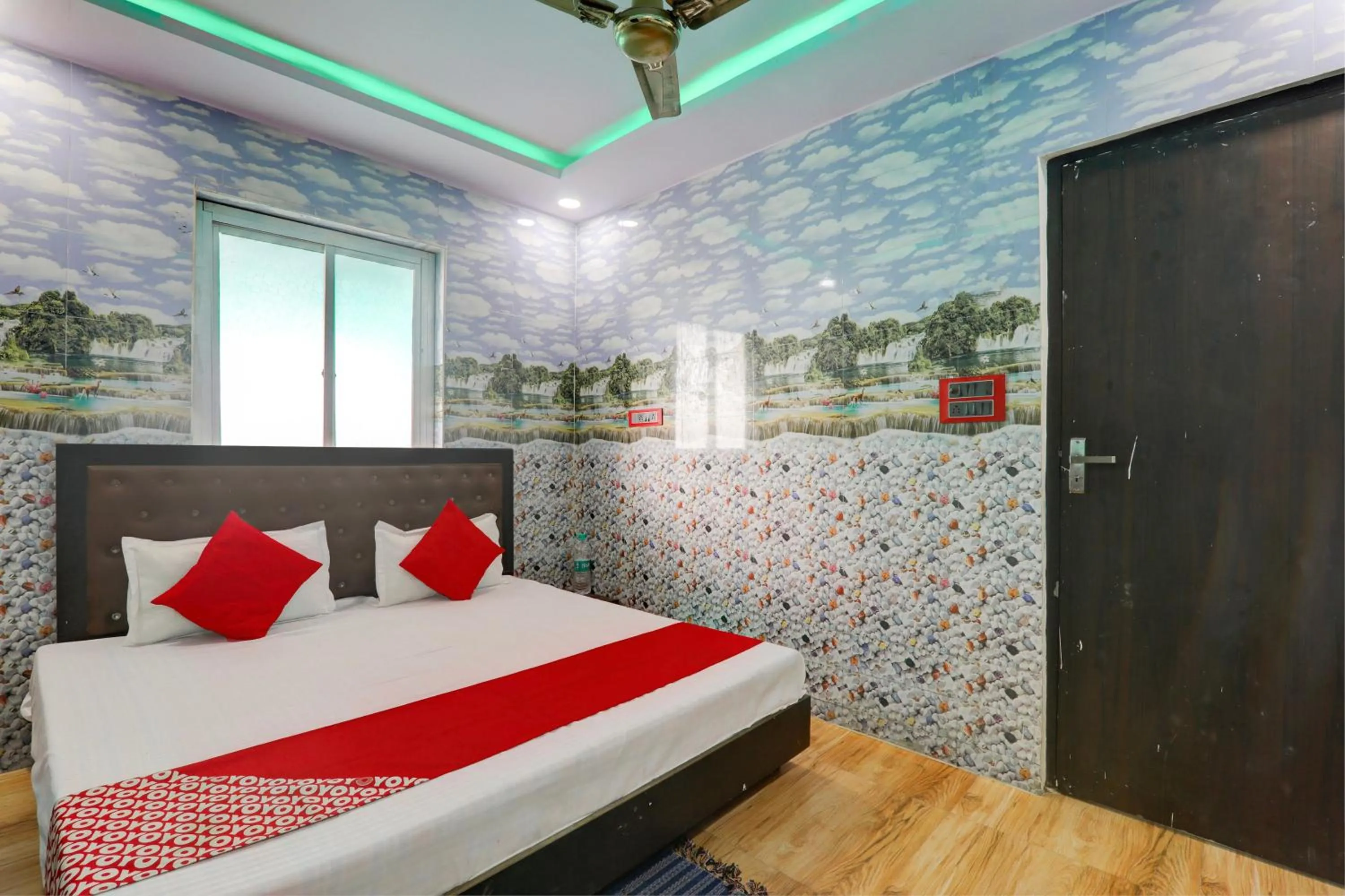 Bedroom, Bed in Hotel O by OYO Diamond Palace