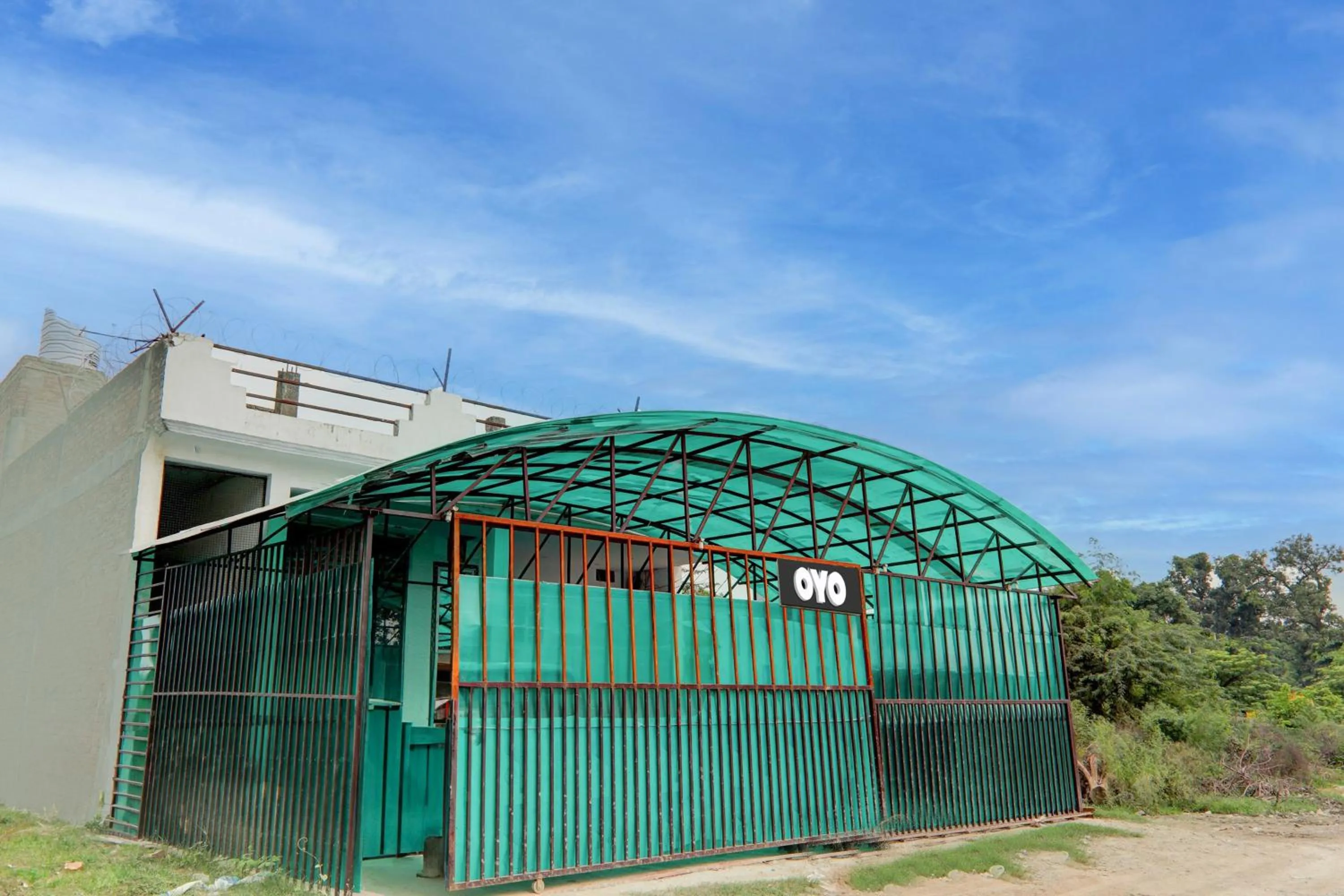 Facade/entrance in Hotel O by OYO Diamond Palace