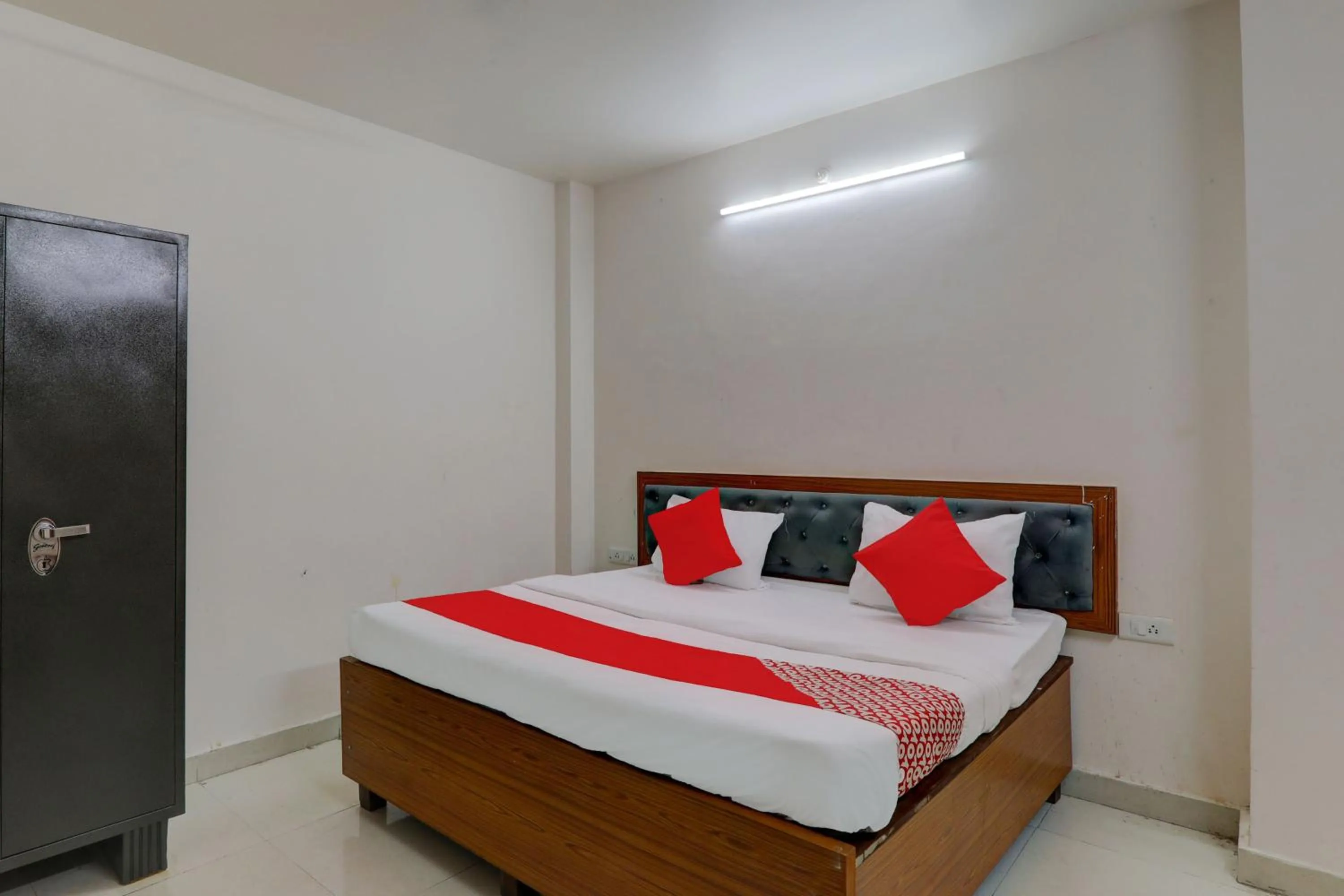 Classic Triple Room - single occupancy in FabHotel Raas Inn