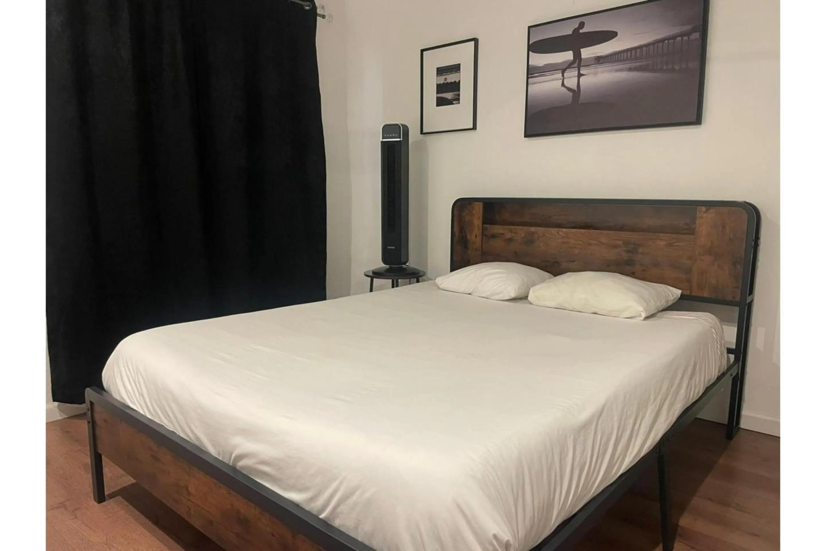 Bedroom, Bed in Garden Motel Redwood City CA