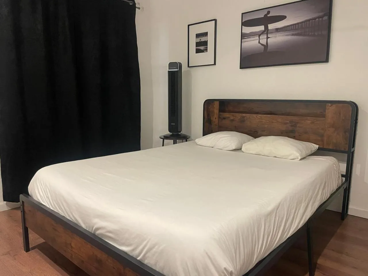 Bedroom, Bed in Garden Motel Redwood City CA