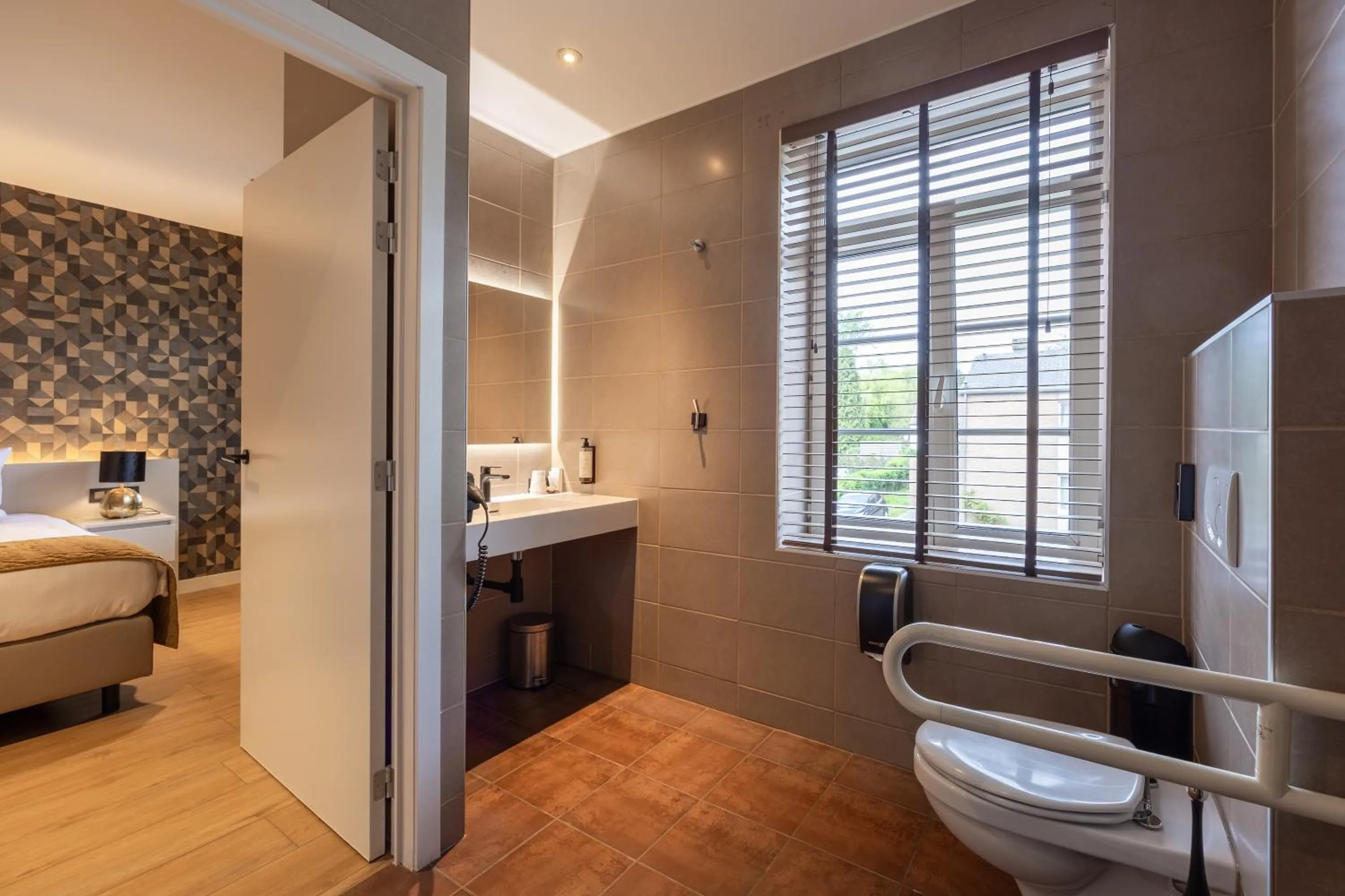 Toilet, Bed in Hotel de Boskar Houthalen