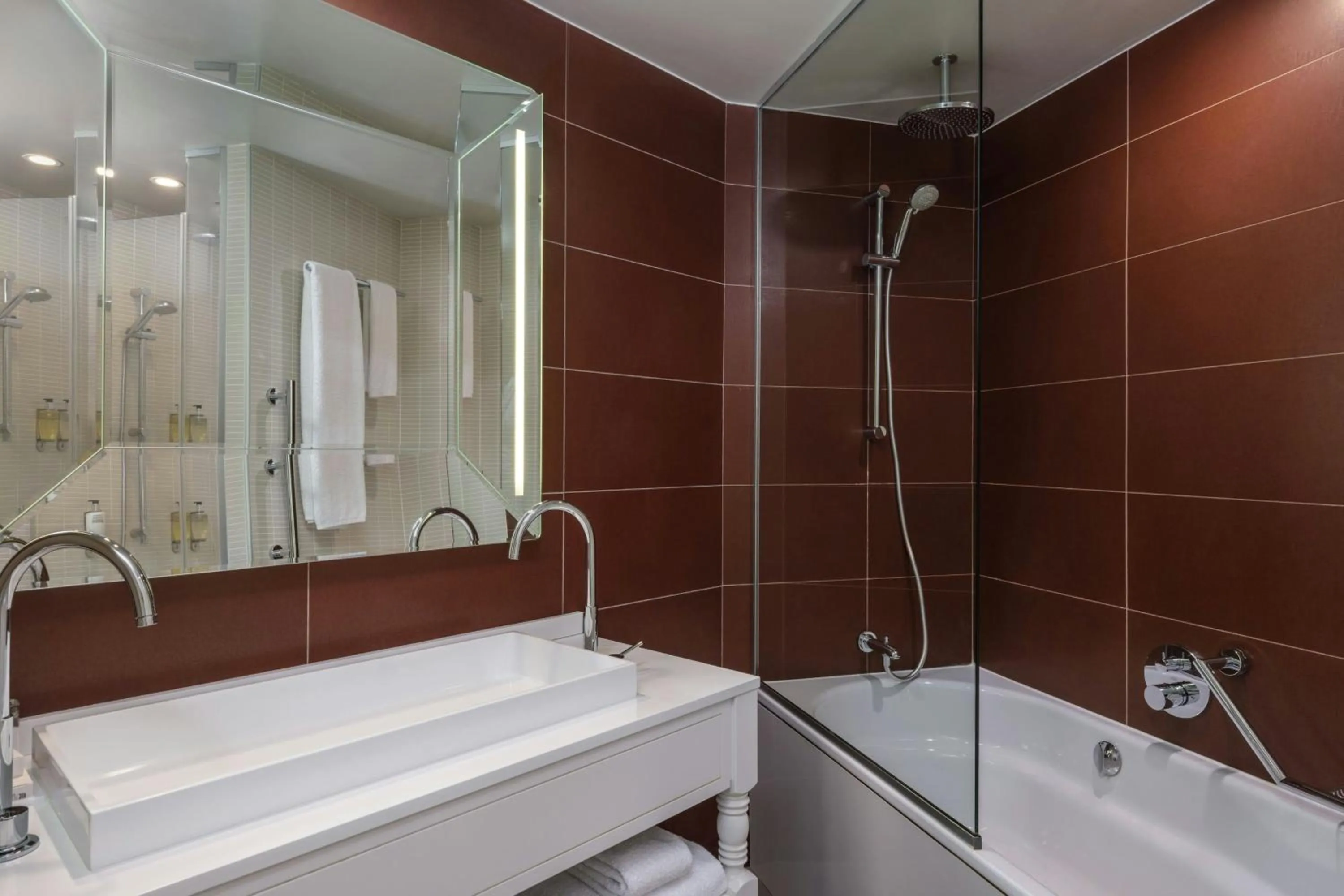 Bathroom in Renaissance Paris Hippodrome de St. Cloud Hotel