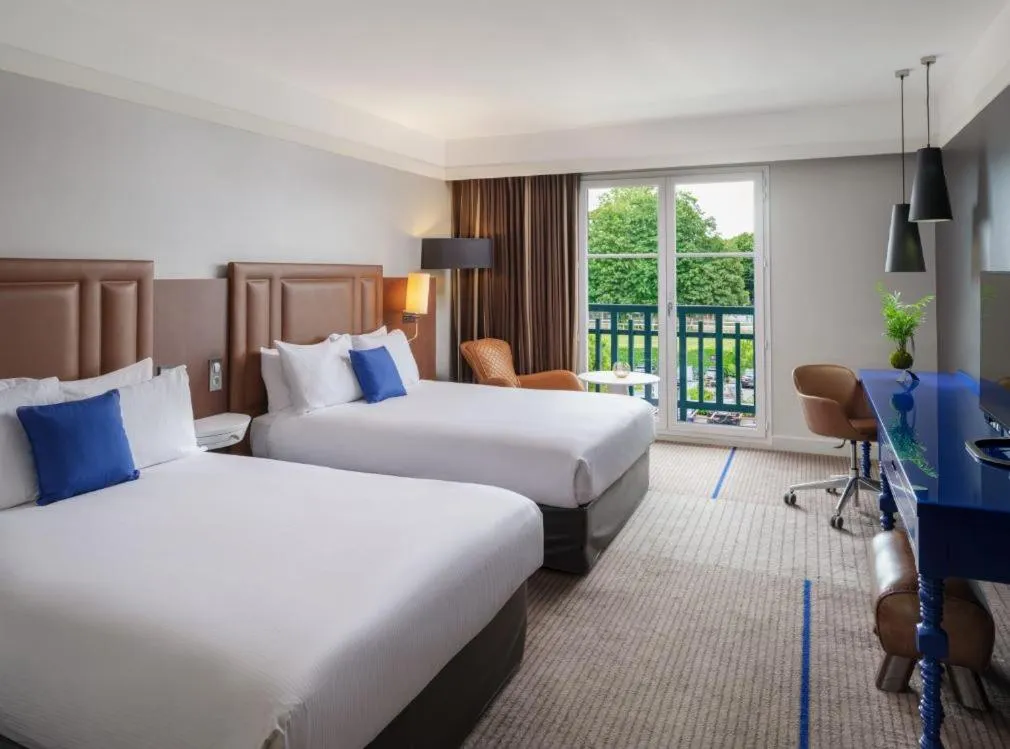 Bedroom, Bed in Renaissance Paris Hippodrome de St. Cloud Hotel