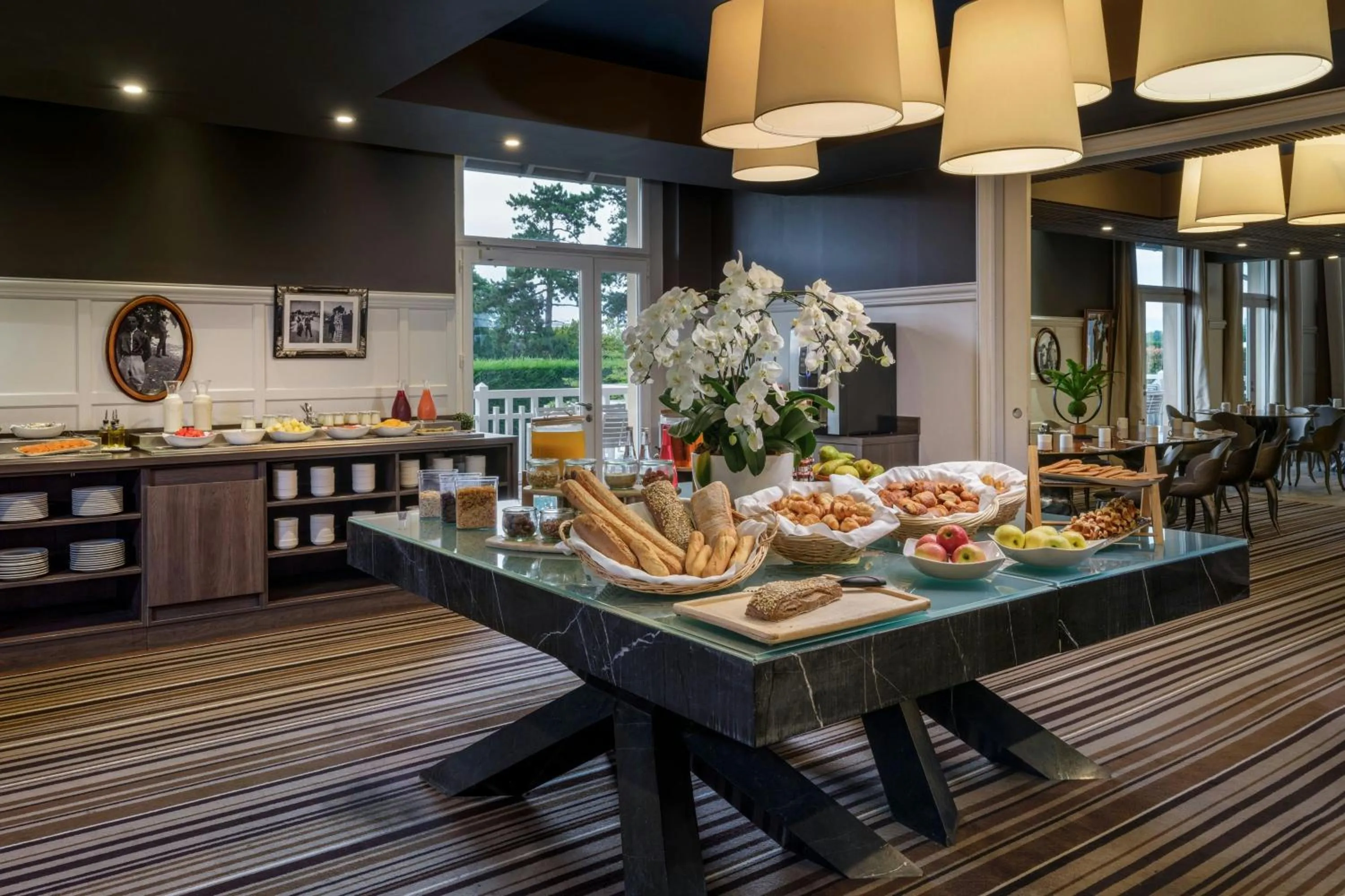 Breakfast in Renaissance Paris Hippodrome de St. Cloud Hotel