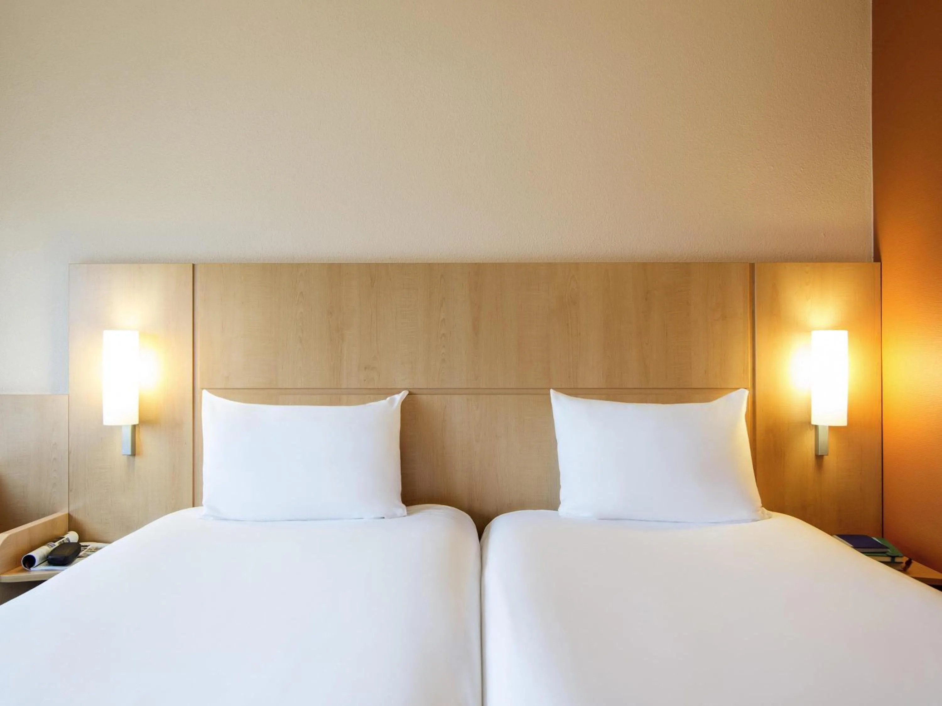 Bedroom, Bed in Ibis Schiphol Amsterdam Airport