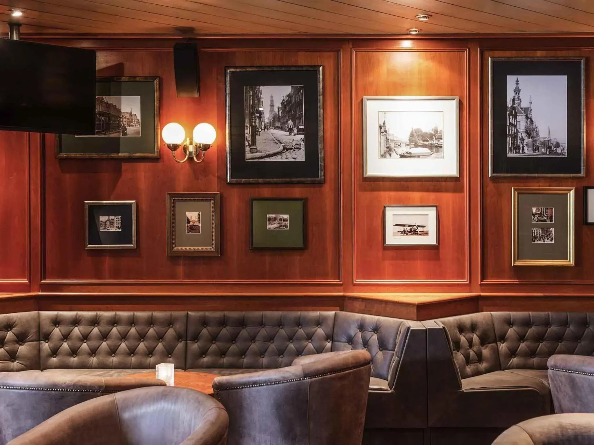 Lounge or bar in Ibis Schiphol Amsterdam Airport Lounge or bar in Ibis Schiphol Amsterdam Airport