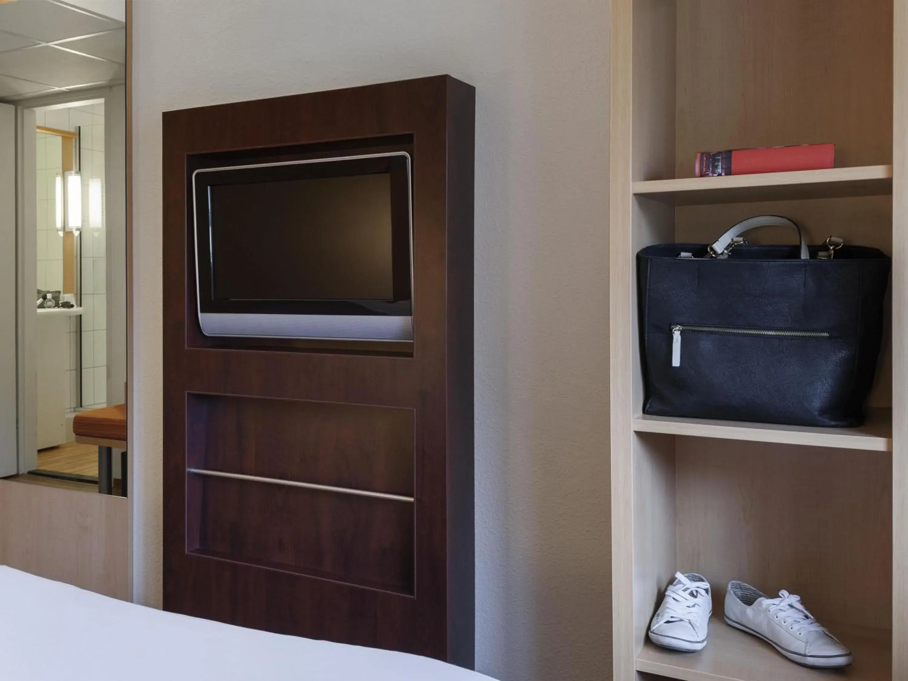 Bedroom, Bed in Ibis Schiphol Amsterdam Airport Bedroom, Bed in Ibis Schiphol Amsterdam Airport